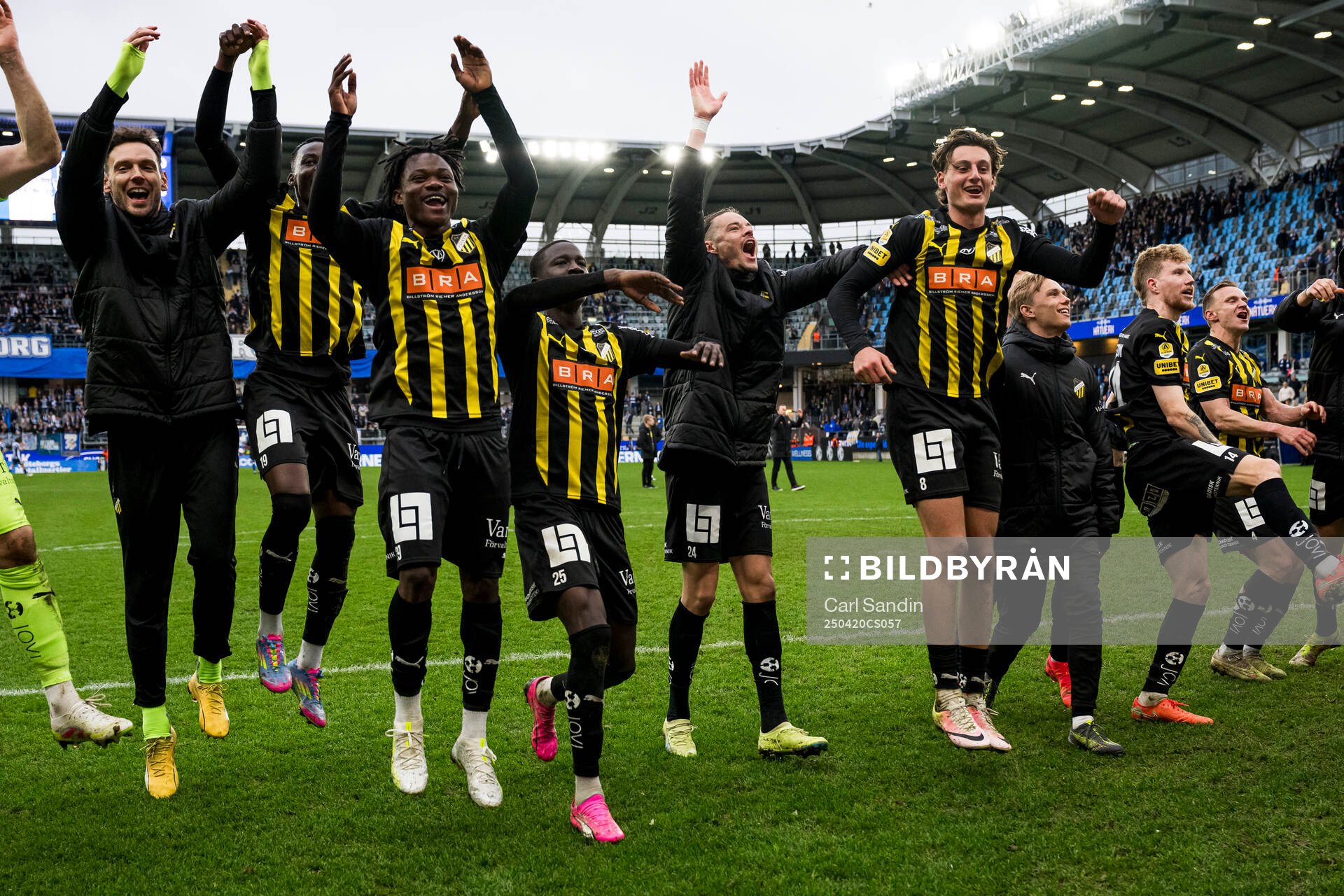 Häckens spelare jublar