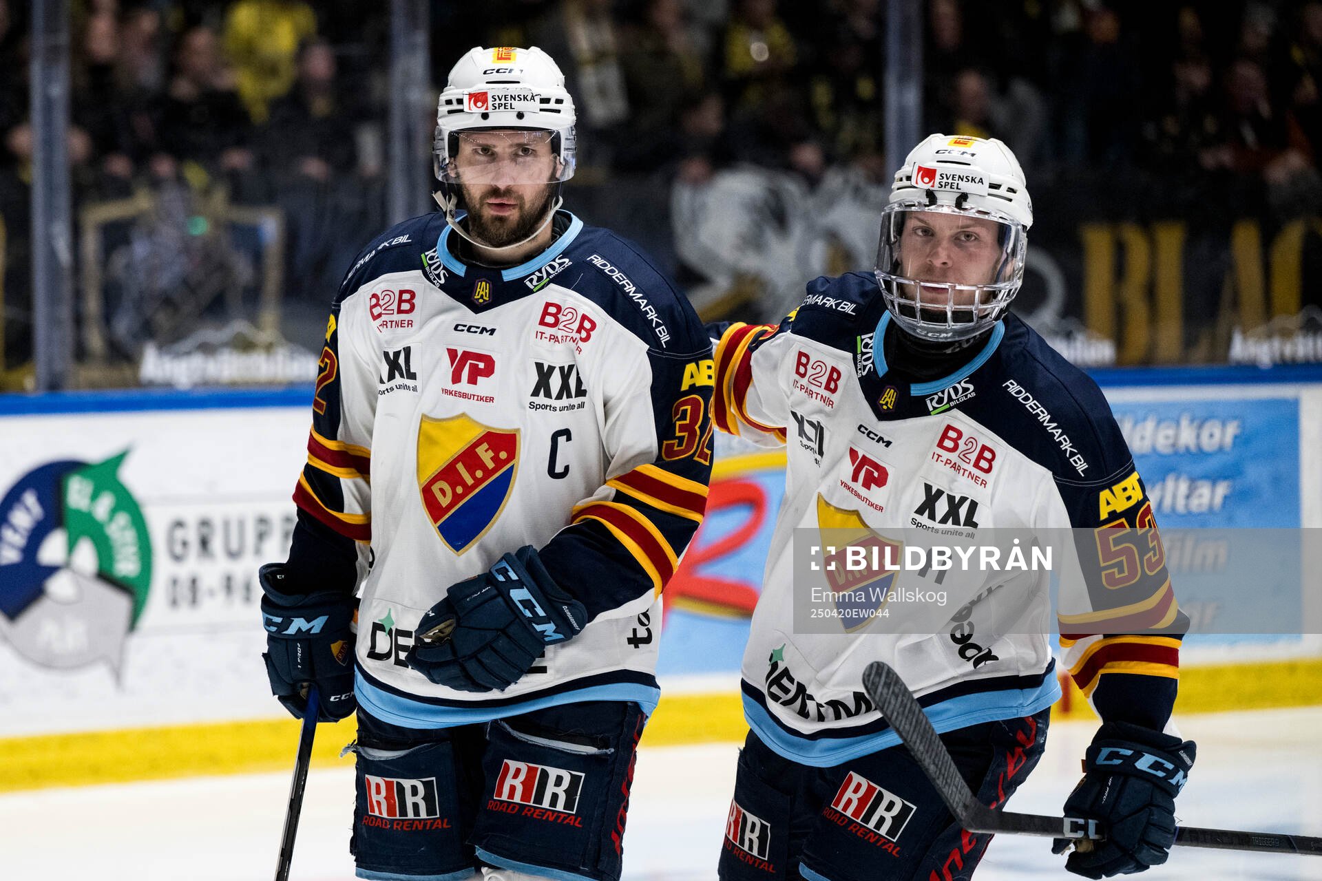 Djurgårdens Marcus Krüger och David Blomgren  jublar