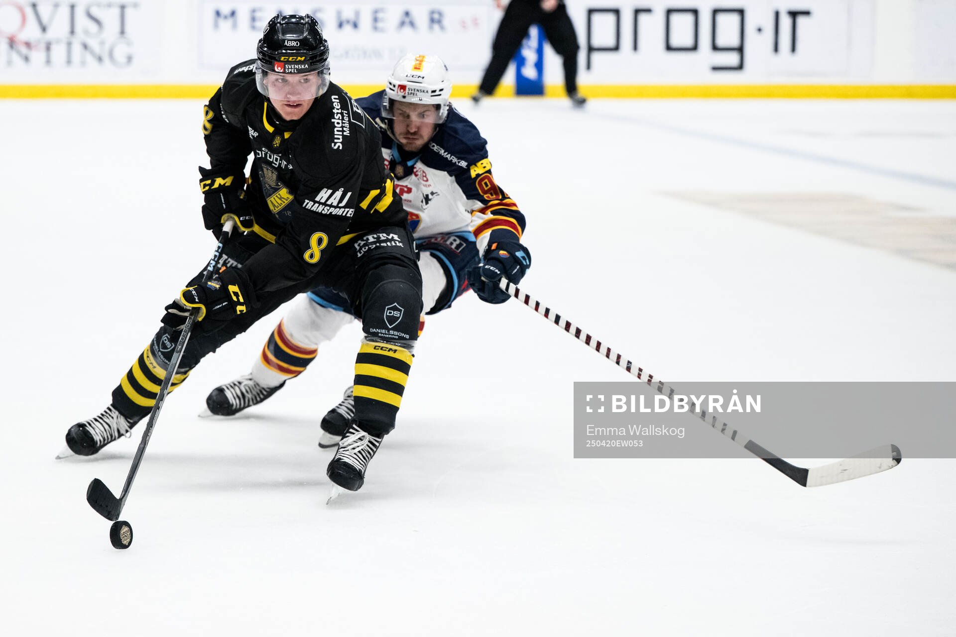 AIKs Tom Hedberg och Djurgårdens Tyler Kelleher