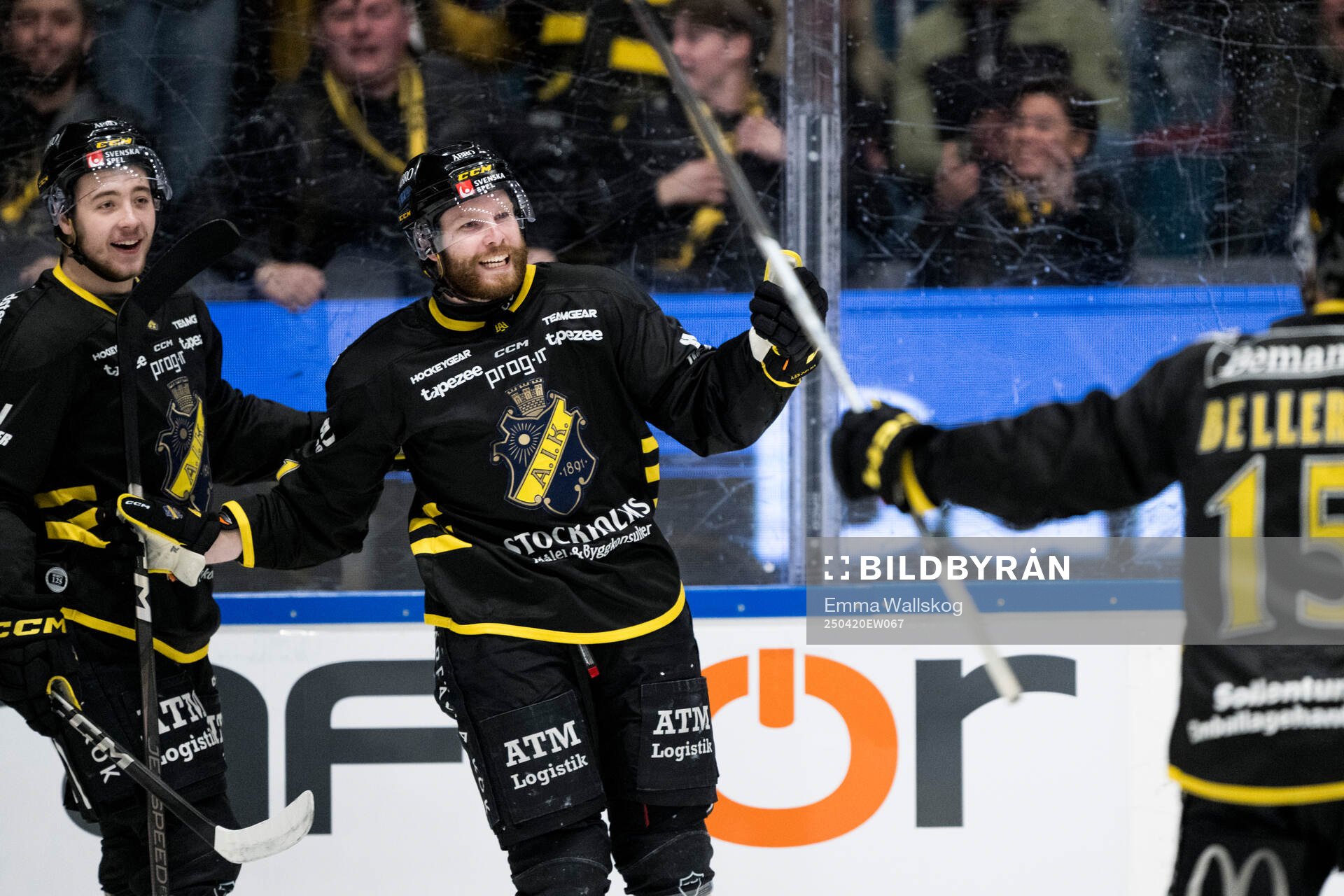 AIKs Lukas Zetterberg jublar 3-3