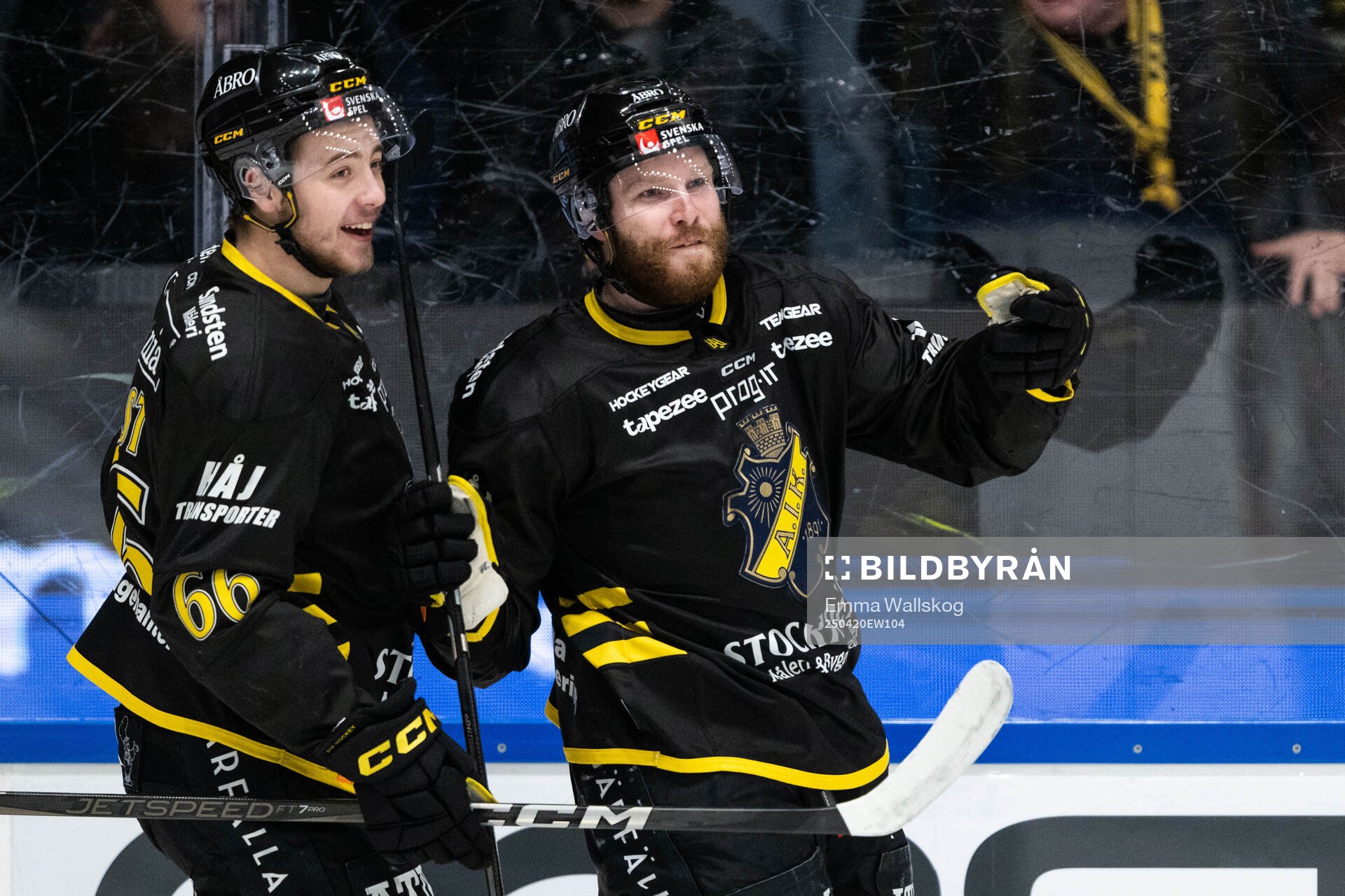 AIKs Lukas Zetterberg jublar med Gustav Sjöqvist