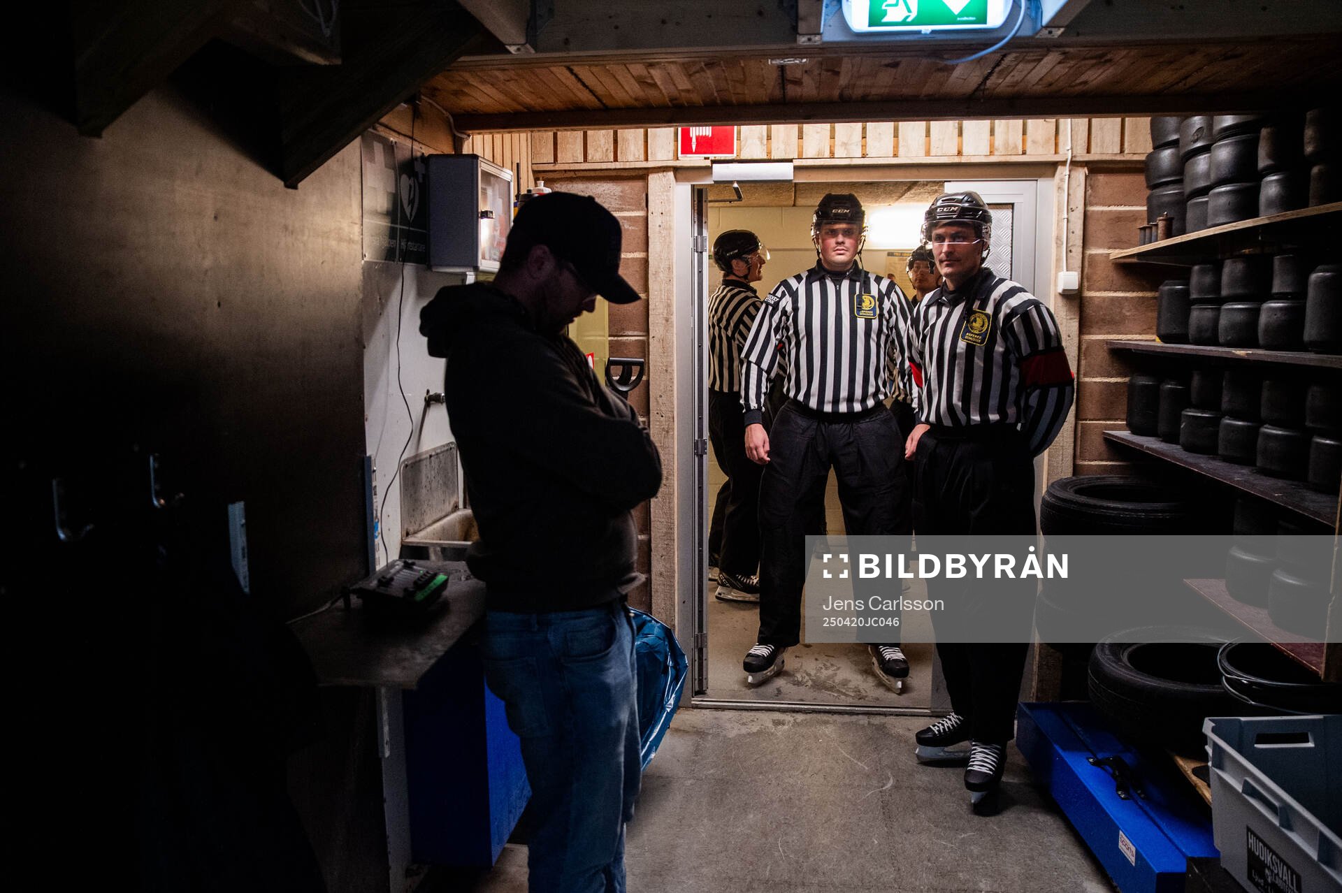 Linjedomare Joel Norum och Domare Niclas Lundsgaard