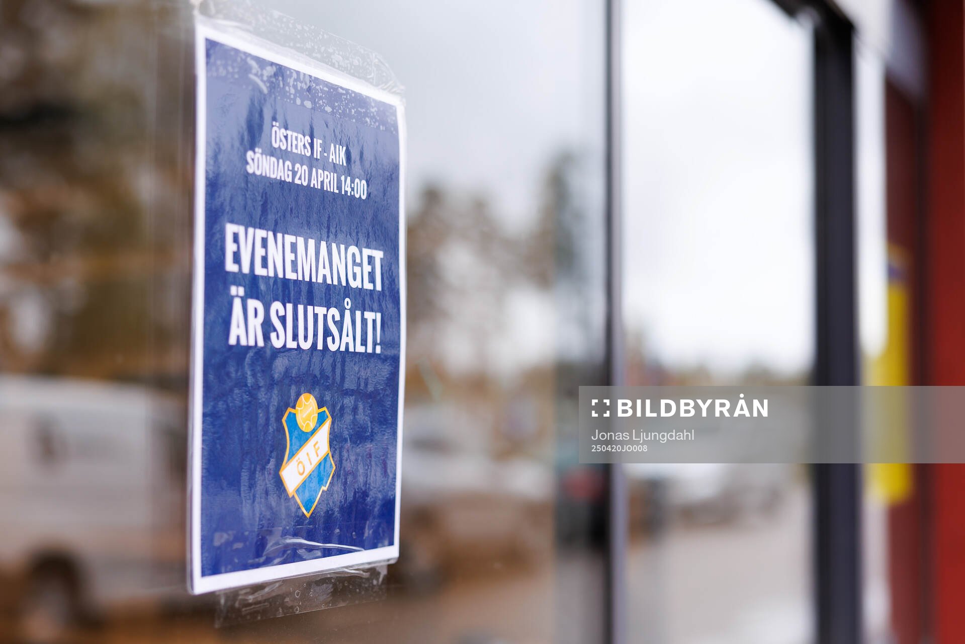 Skylt med texten slutsålt inför fotbollsmatchen i Allsvenskan mellan Öster och AIK den 20 april 2025 i Växjö. 