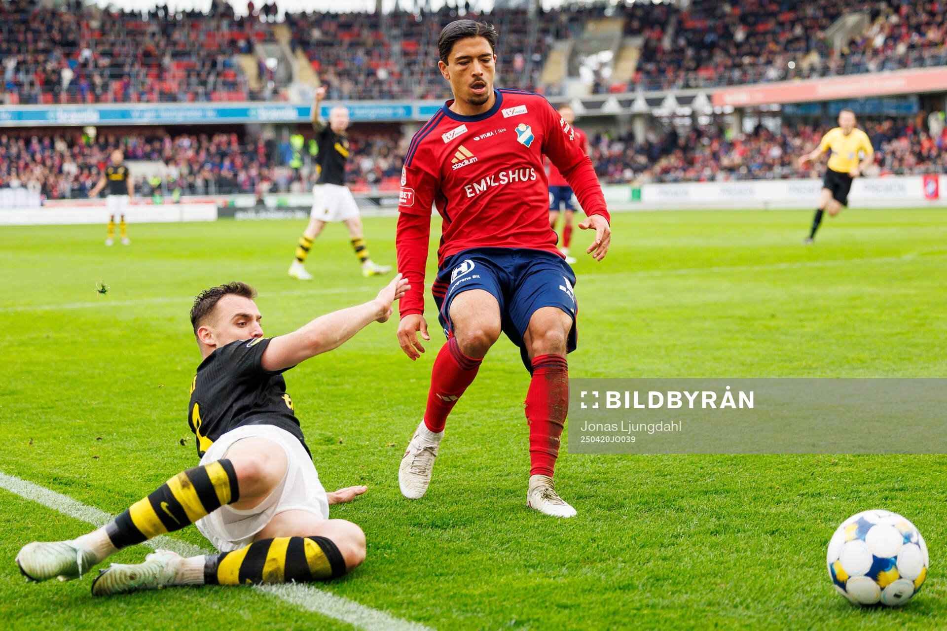 AIKs Áron Csongvai och Östers Lukas Bergquist