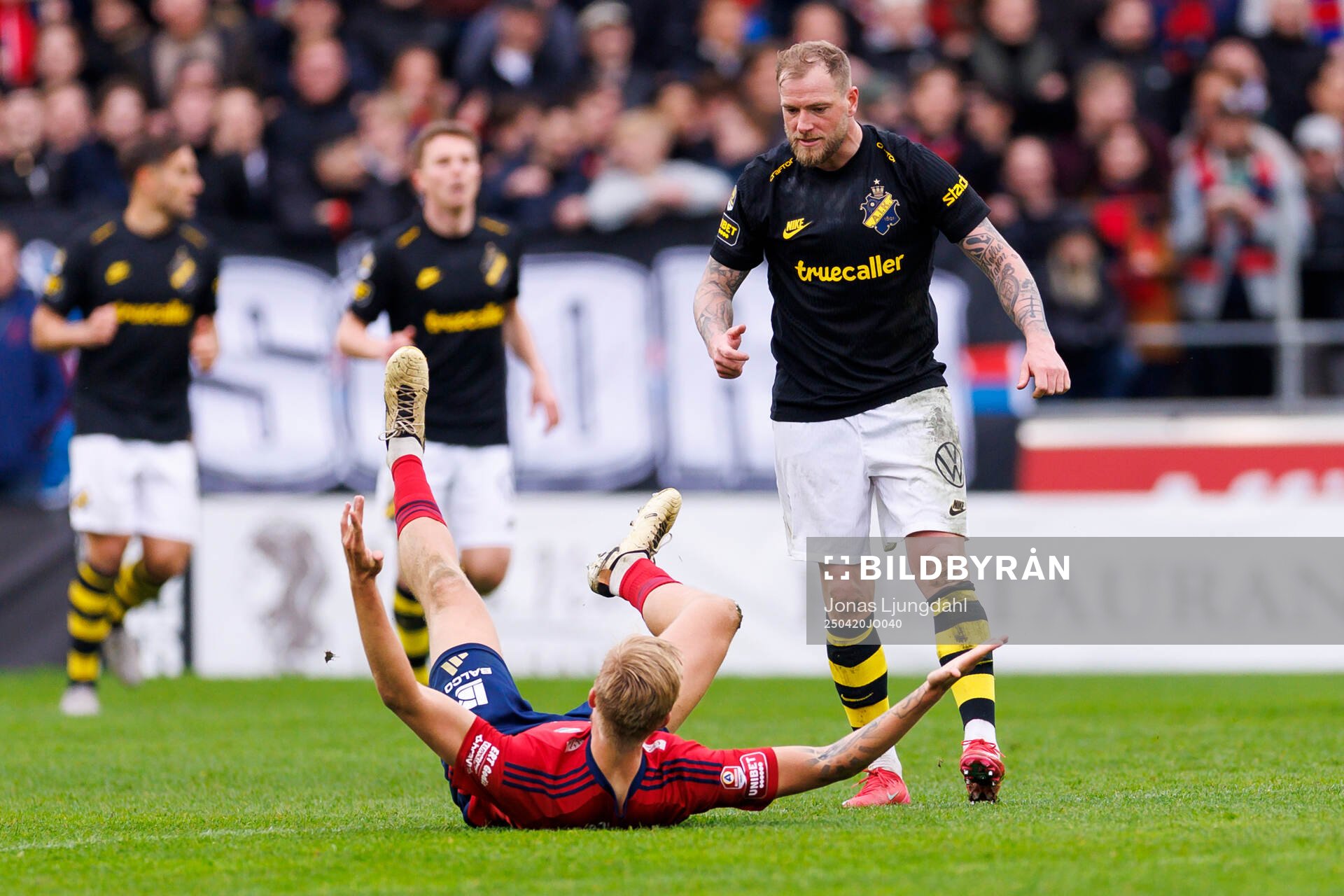 Östers Mattis Adolfsson och AIKs John Guidetti