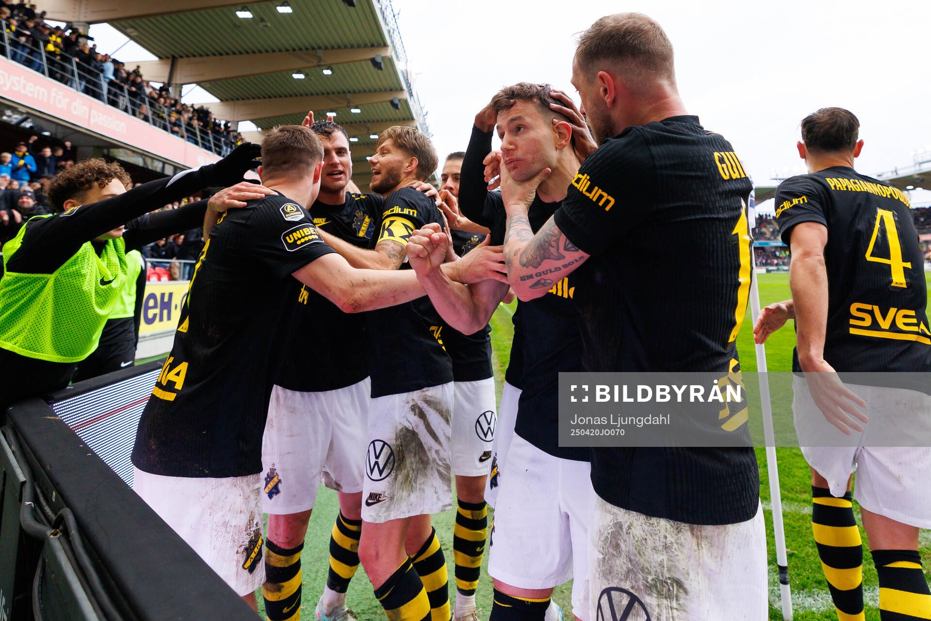 AIKs Bersant Celina och John Guidetti  jublar