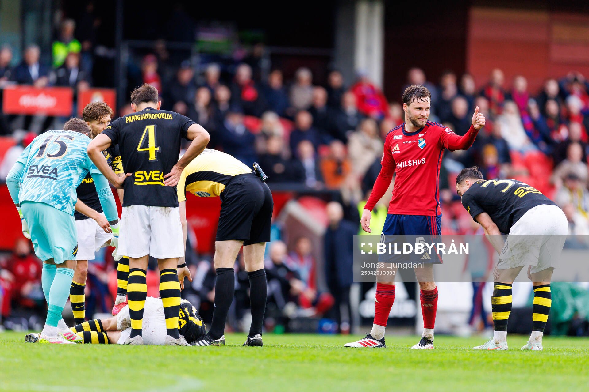 Östers Niklas Söderberg under fotbollsmatchen i Allsvenskan mellan Öster och AIK den 20 april 2025 i Växjö. 