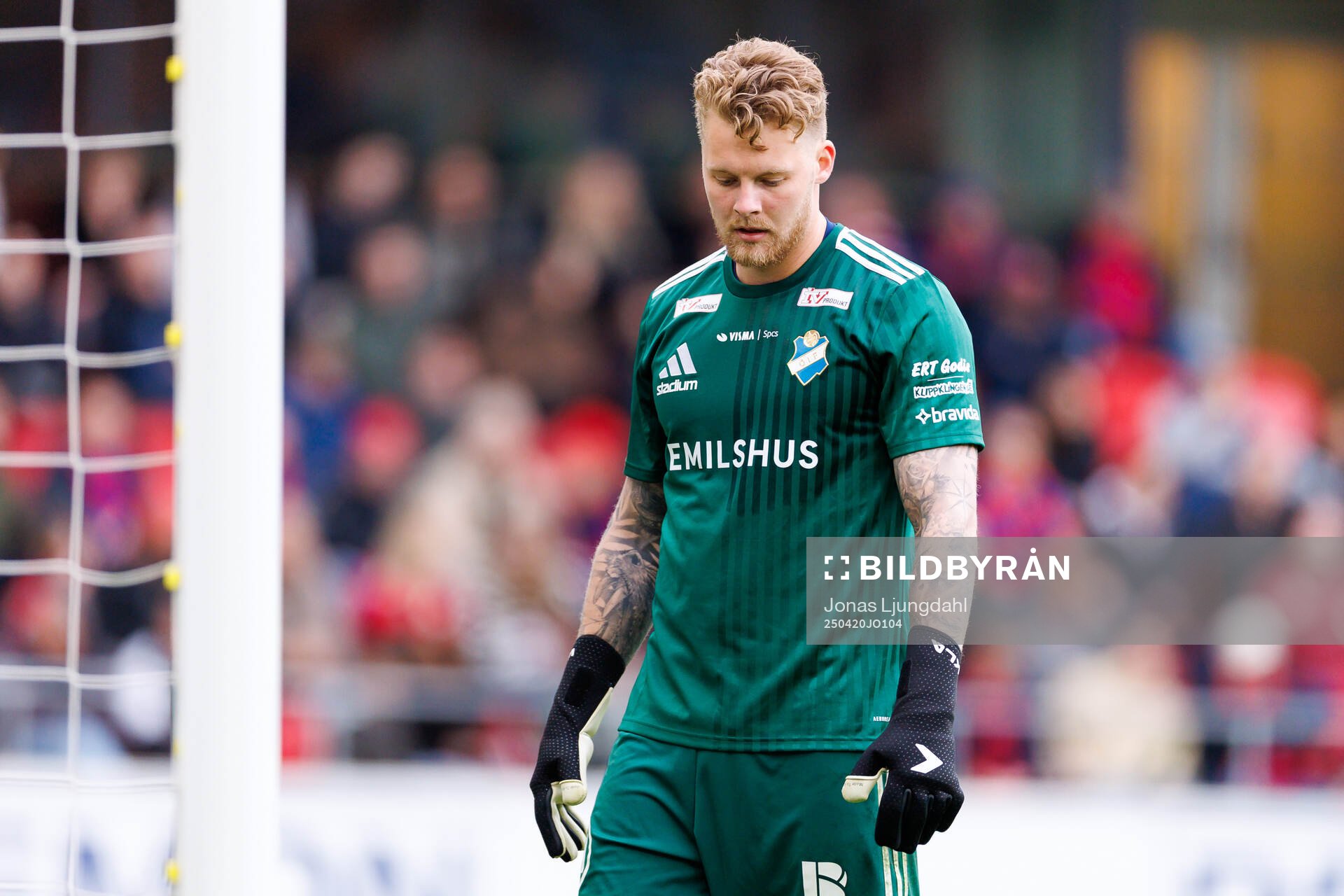 Östers målvakt Robin Wallinder deppar