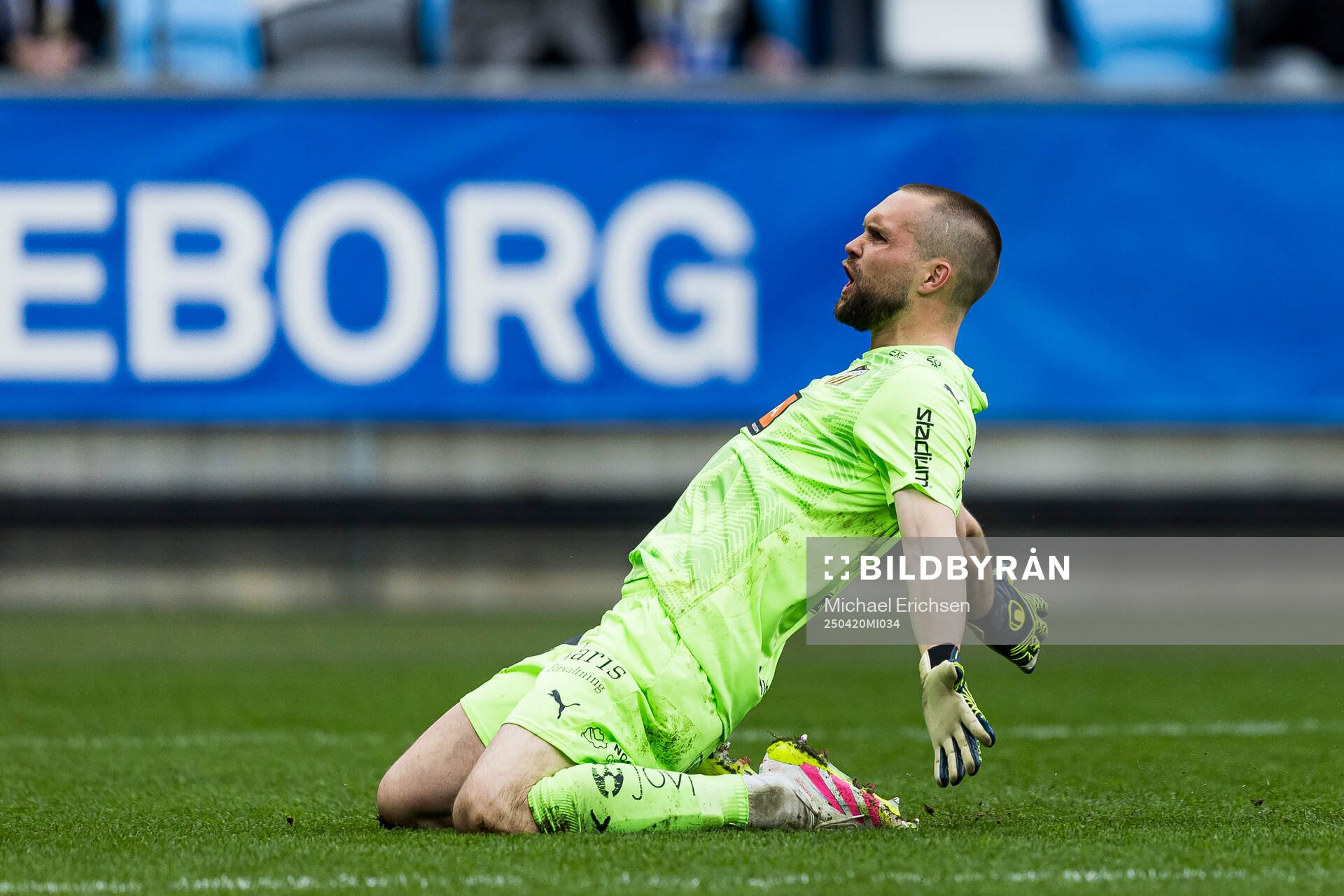 Häckens målvakt Oscar Jansson jublar efter 2-2 under fotbollsmatchen i Allsvenskan mellan IFK Göteborg och Häcken den 20 april 2025 i Göteborg.