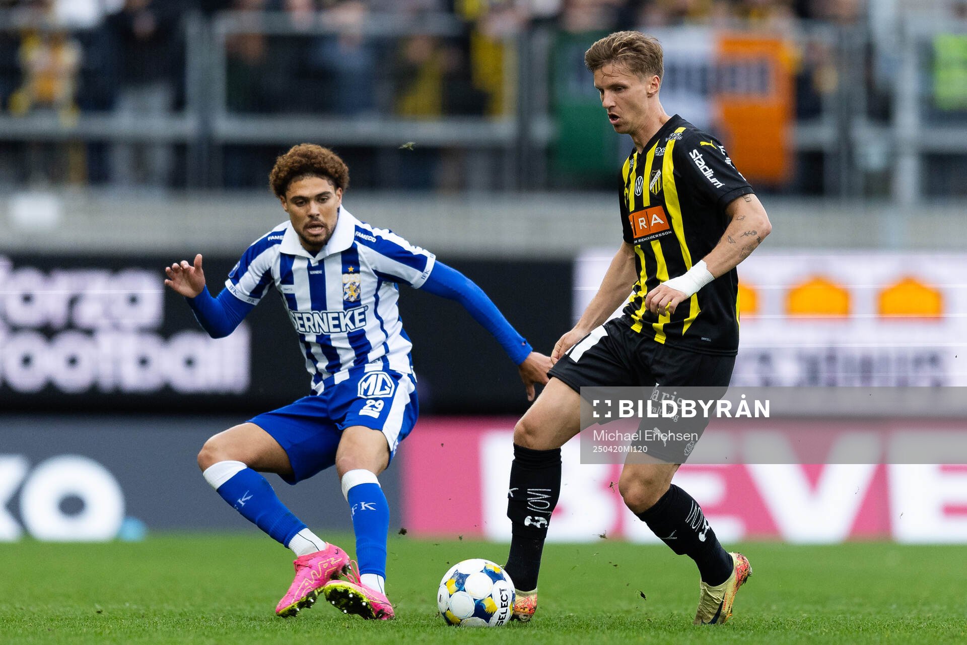 IFK Göteborgs Thomas Santos och Häckens Samuel Leach Holm