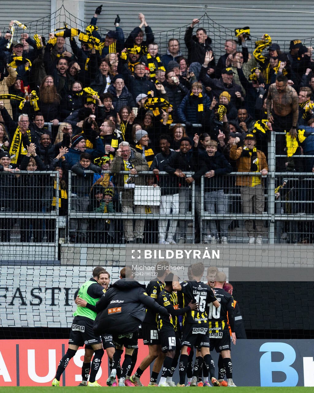 Häckens Simon Gustafson jublar