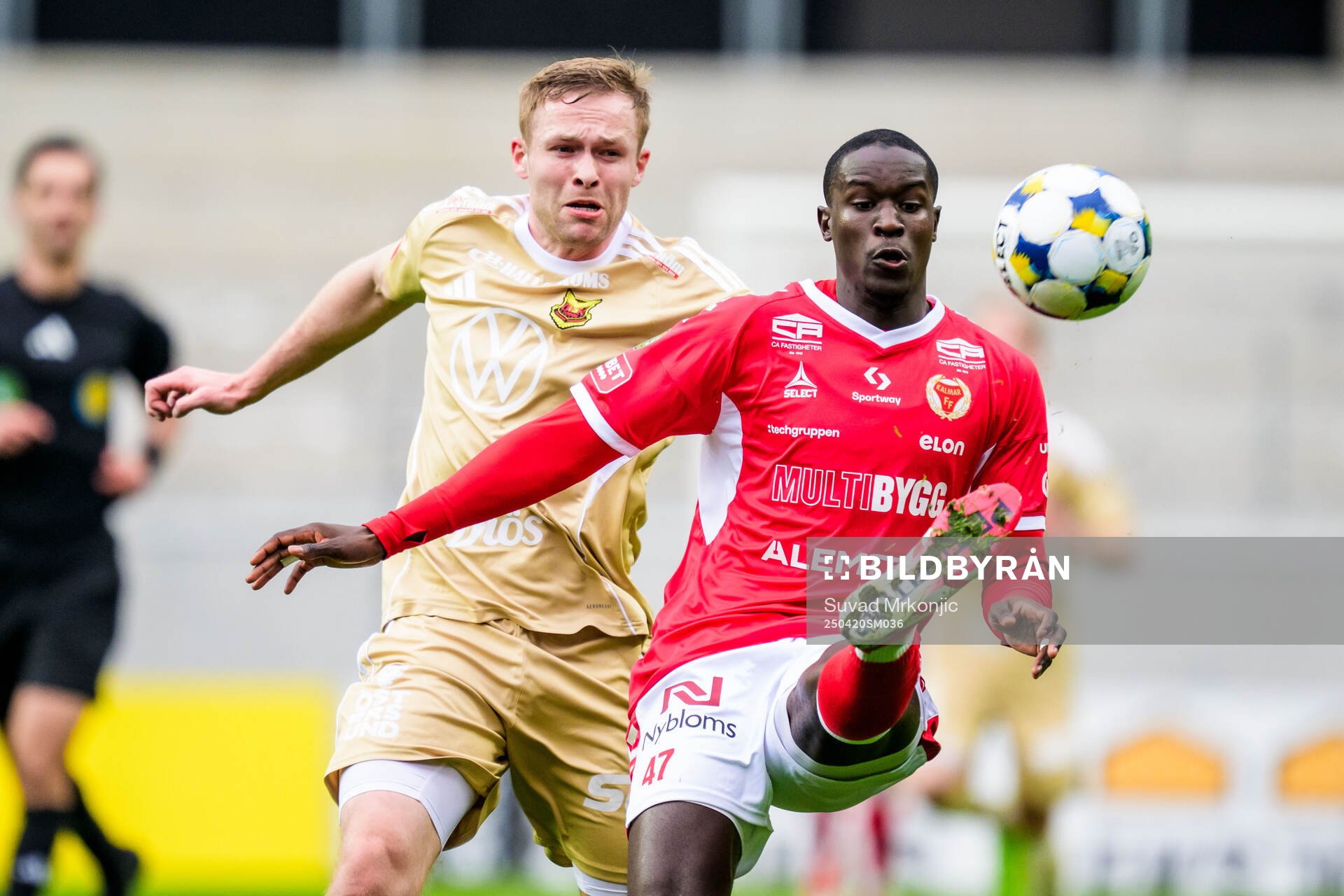 Östersunds James Joseph Kirby och Kalmars Aboubacar Keita