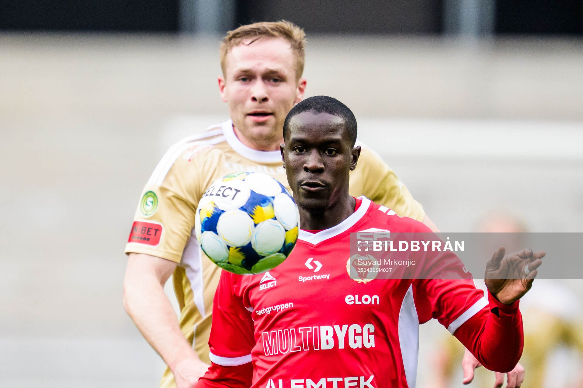 Östersunds James Joseph Kirby och Kalmars Aboubacar Keita