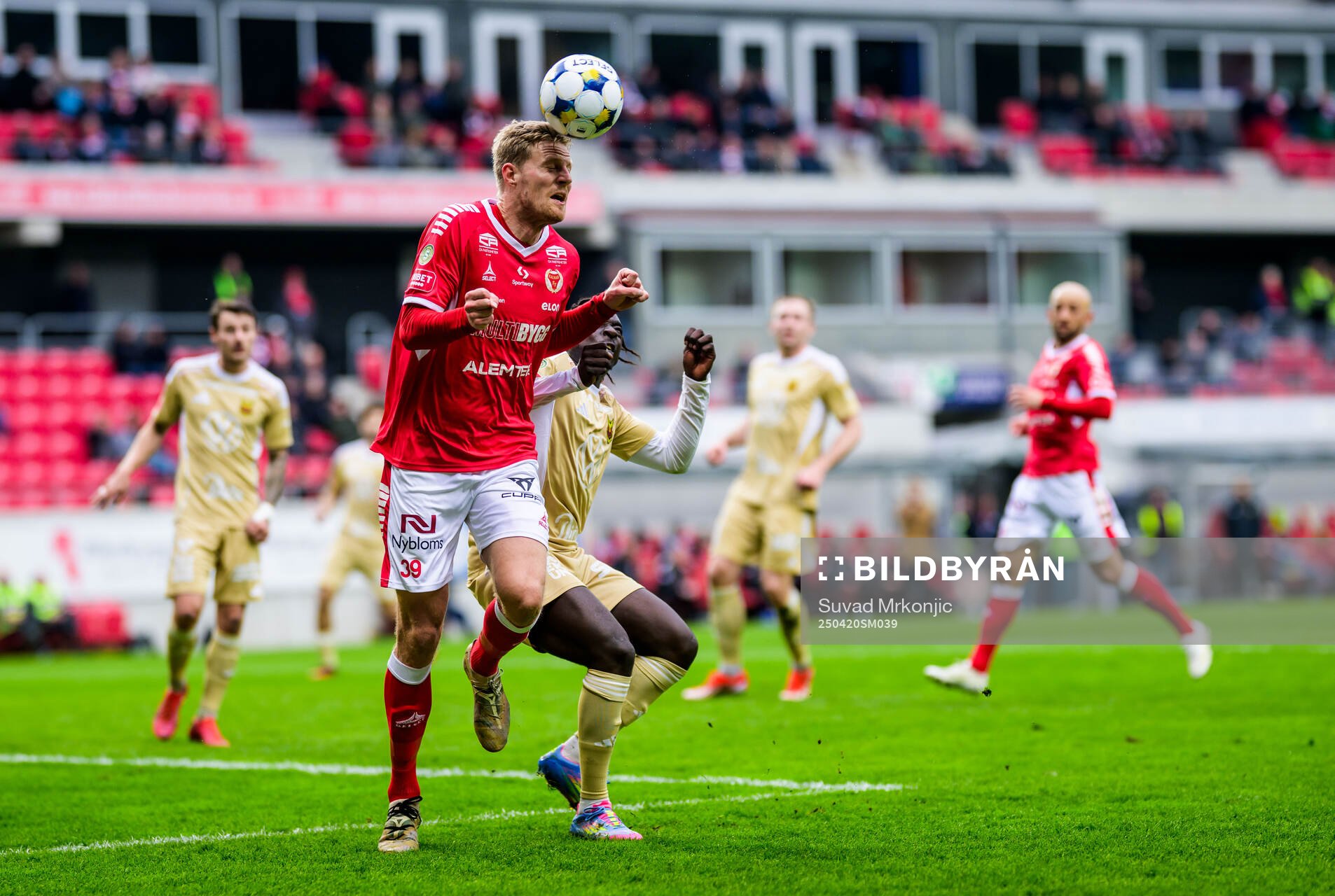 Kalmars Lars Sætra och Östersunds Nebiyou Perry