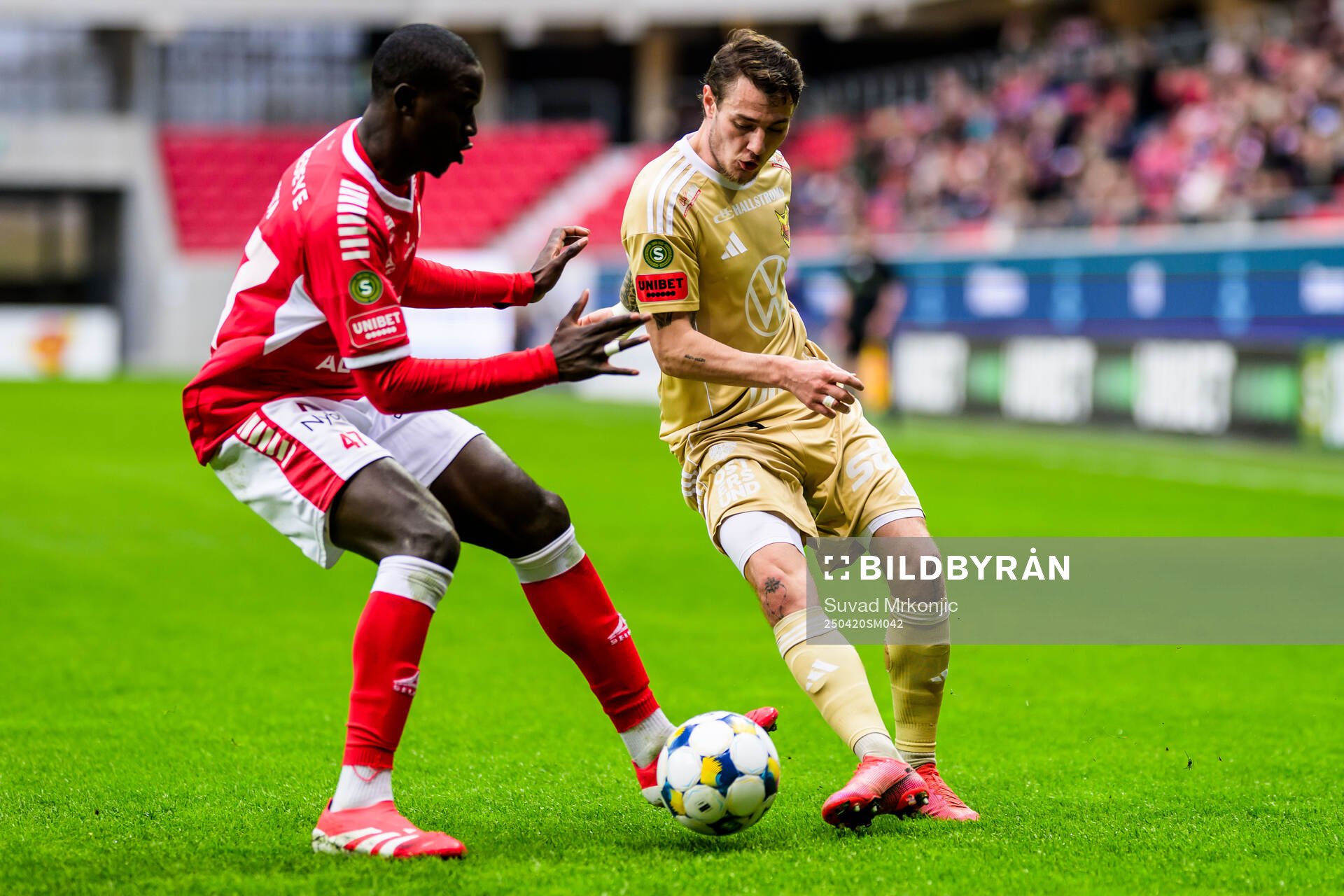 Kalmars Aboubacar Keita och Östersunds Adrian Edqvist