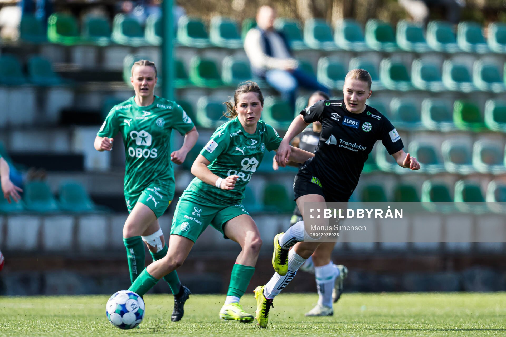 Mari Fisketjøn Indrebø of HamKam and Hanne Sommervold Pedersen of KIL/Hemne during the 1. division football match between KIL/Hemne and HamKam on April 20, 2025 in Kyrksæterøra.