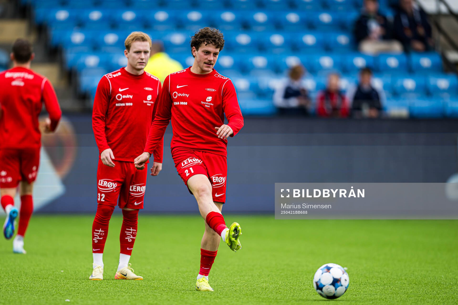 Denzel De Roeve of Brann warms up