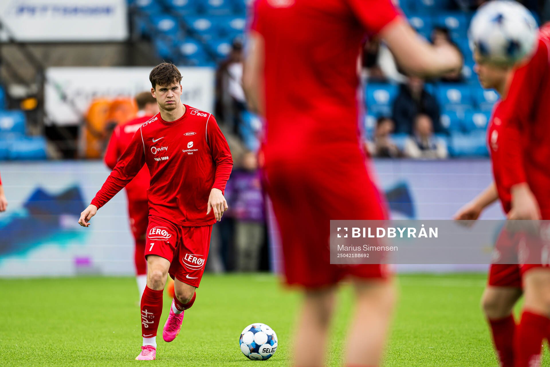Mads Hansen of Brann warms up ahead of the Eliteserien match between Strømsgodset and Brann on April 21, 2025 in Drammen. 