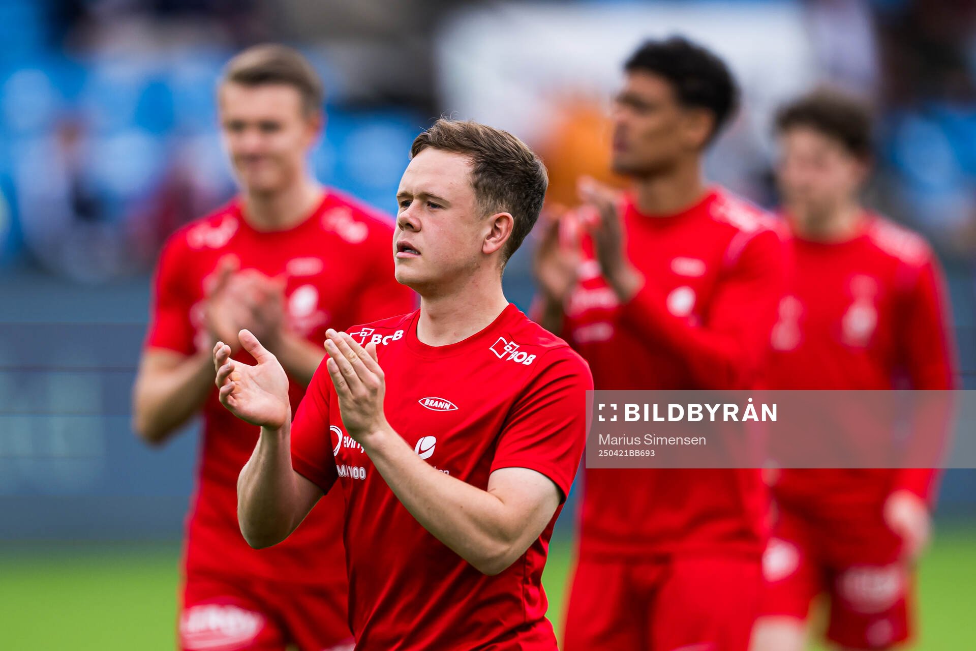 Eggert Aron Gudmundsson of Brann warms up