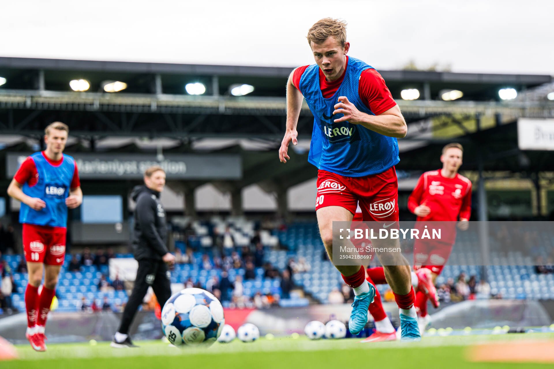 Aune Heggebø of Brann warms up