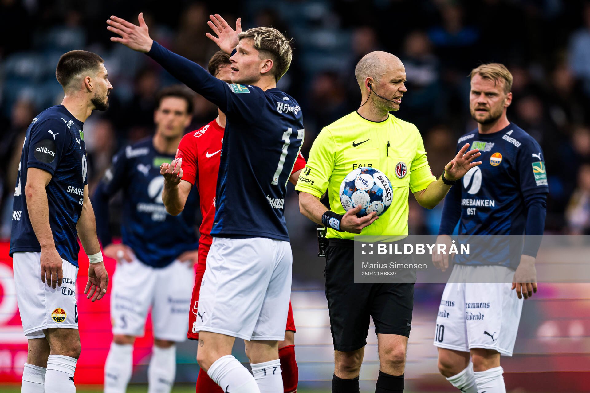 Christian Moen, referee, during the Eliteserien match between Strømsgodset and Brann on April 21, 2025 in Drammen. 