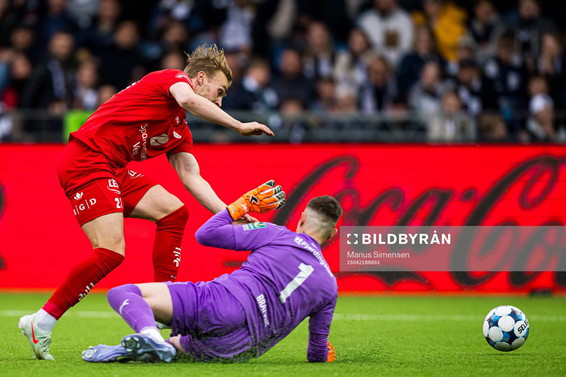 Mads Berg Sande of Brann and Per Kristian Bråtveit of