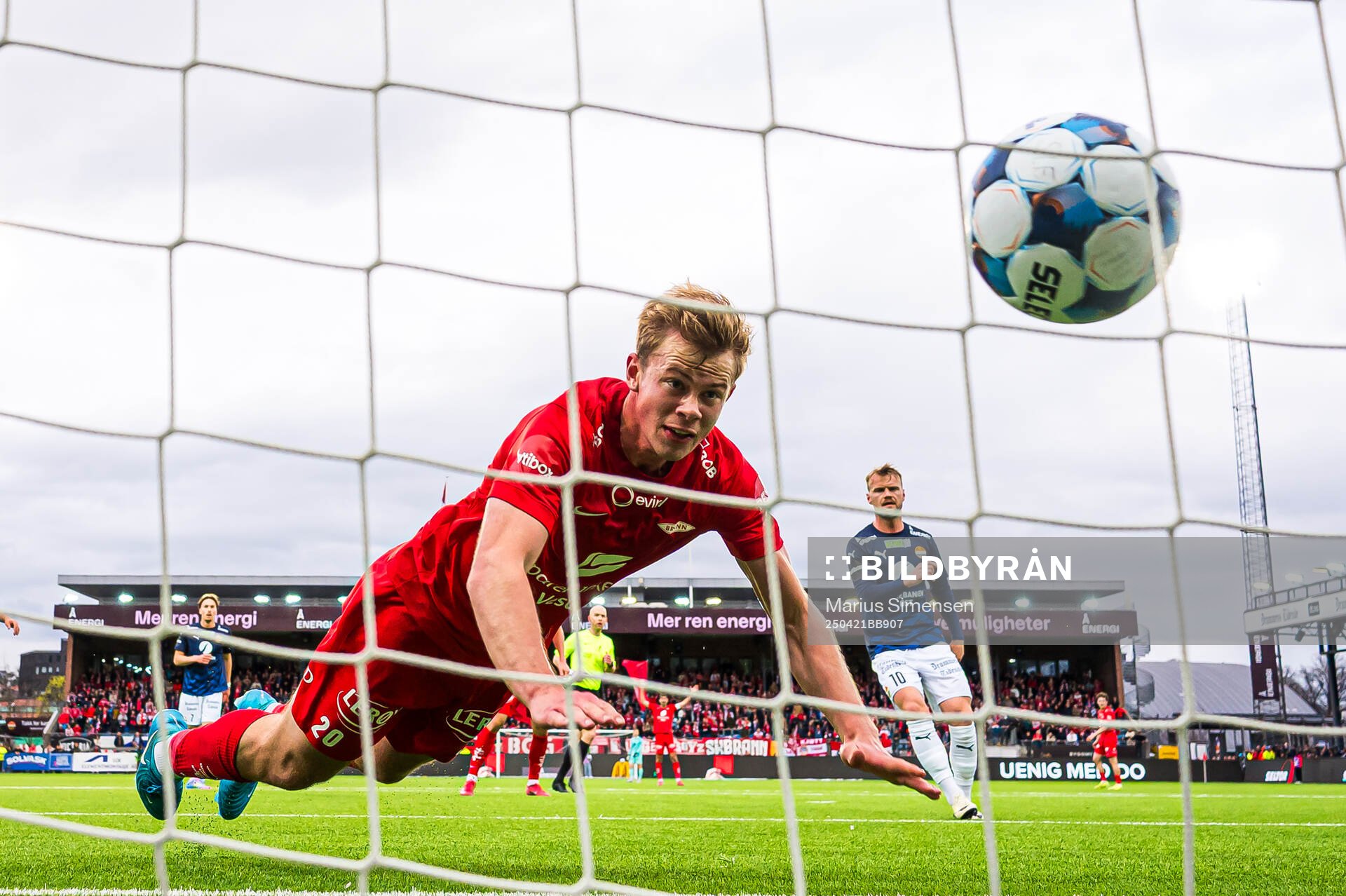 Aune Heggebø of Brann scores the 1-2 goal