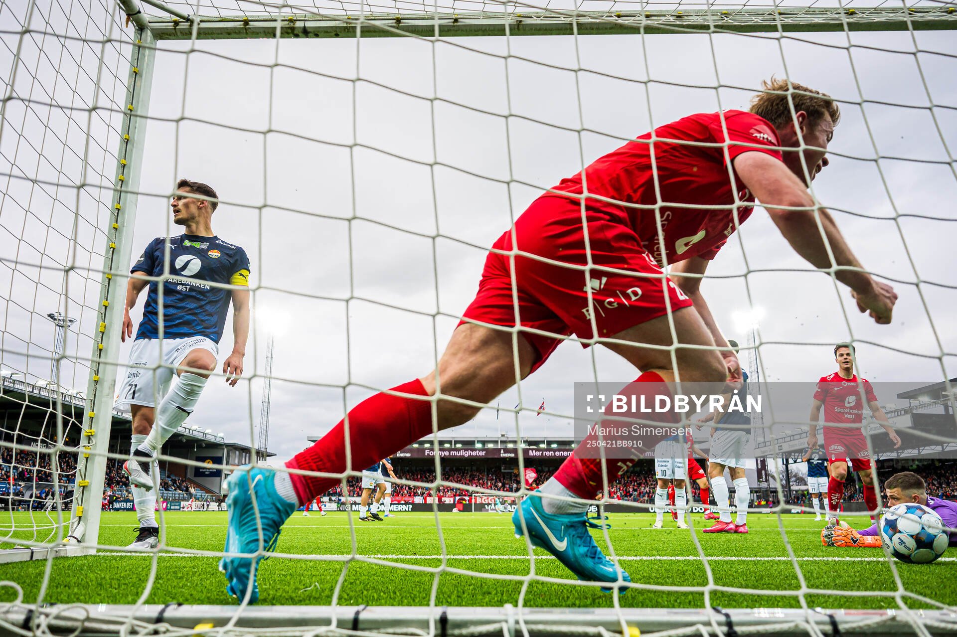 Aune Heggebø of Brann celebrates