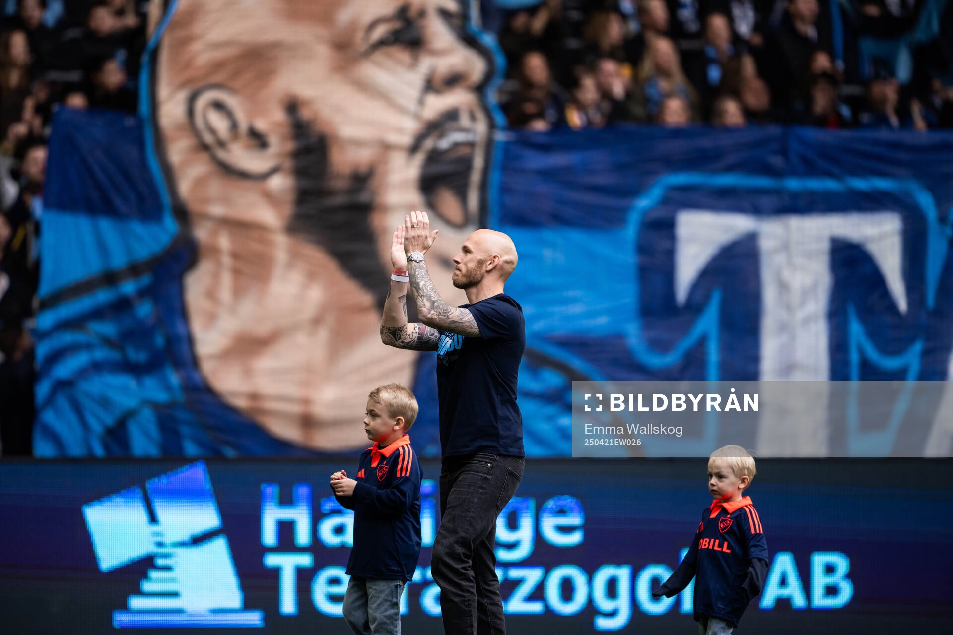 Magnus Eriksson tackas av