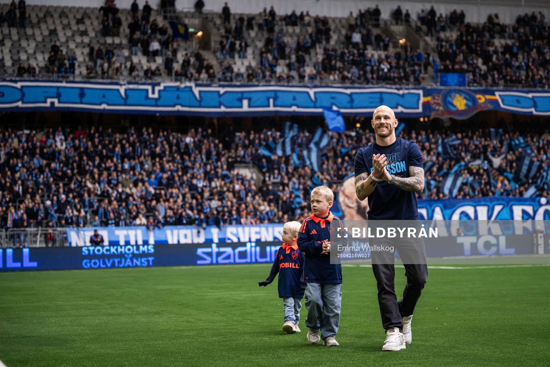 Magnus Eriksson tackas av
