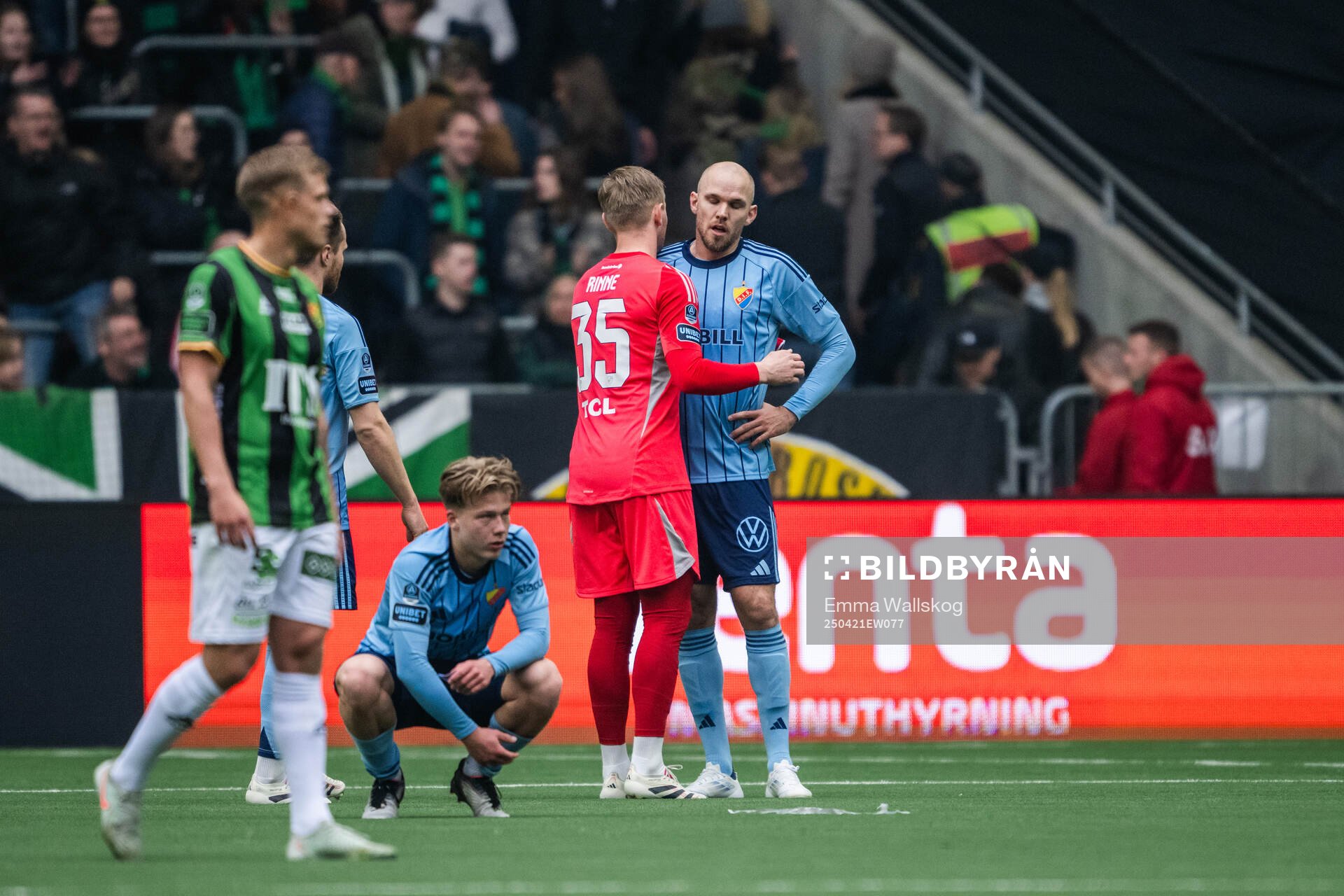 Djurgårdens Matias Siltanen, målvakt Jacob Rinne och