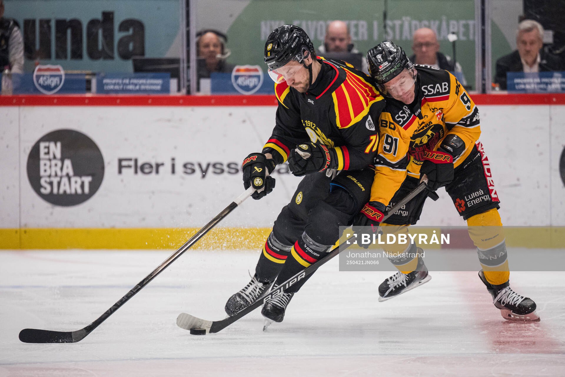 Brynäs Miks Indrasis och Luleås Brian O'neil