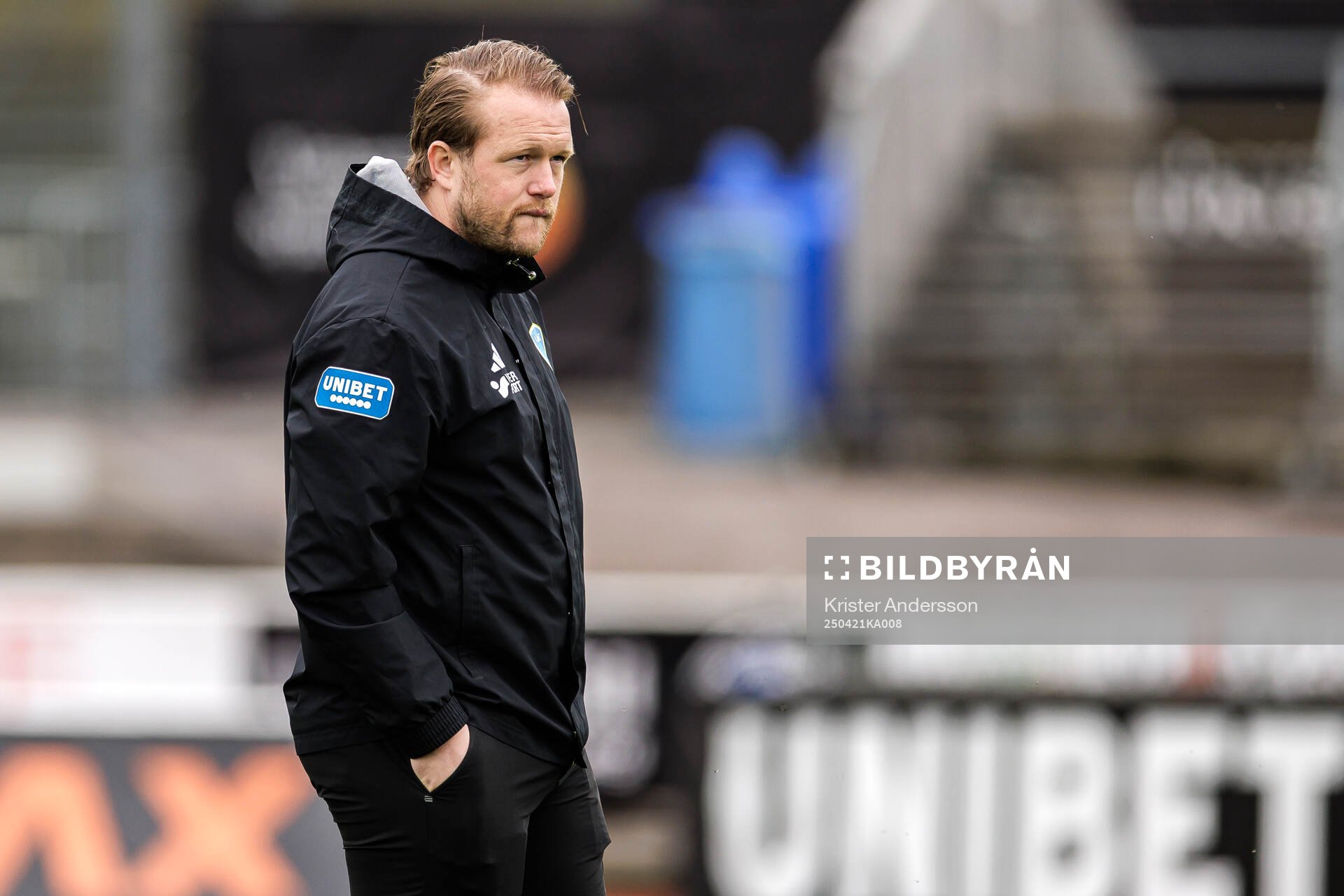 Umeå FCs tränare Anders Bååth Sjöblom inför fotbollsmatchen i Superettan mellan Varberg och Umeå FC den 21 april 2025 i Varberg. 