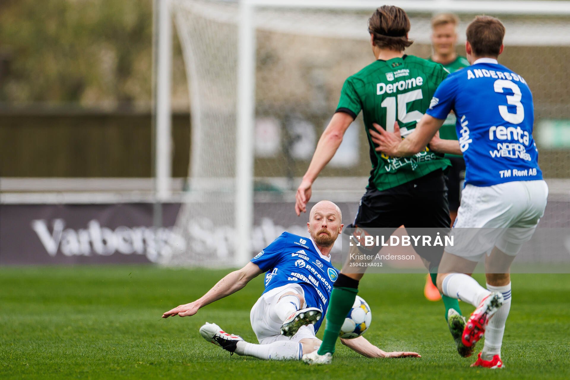 Umeå FCs Stefan Lindmark under fotbollsmatchen i Superettan mellan Varberg och Umeå FC den 21 april 2025 i Varberg. 