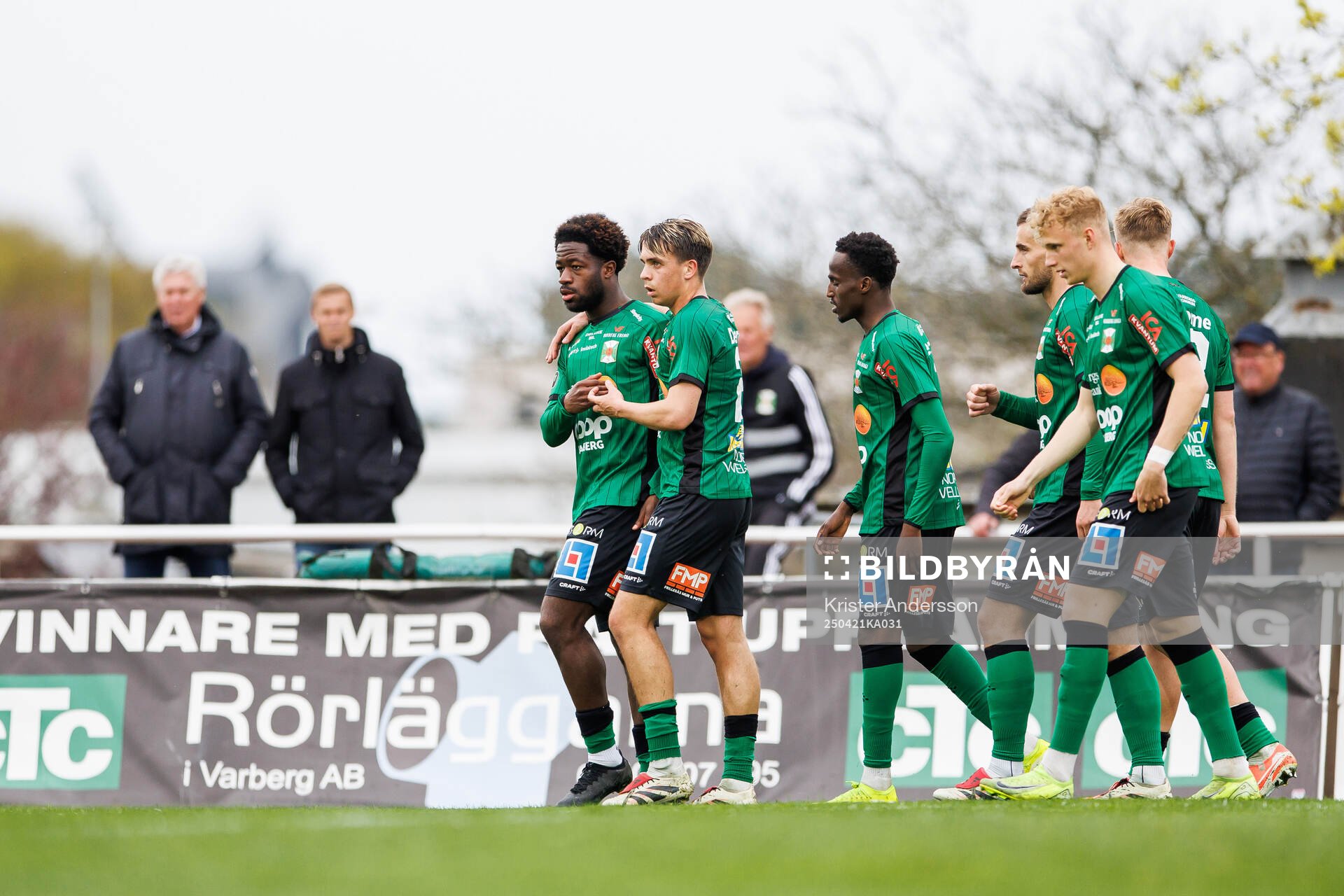 Varbergs Laorent Shabani jublar efter 4-0 under fotbollsmatchen i Superettan mellan Varberg och Umeå FC den 21 april 2025 i Varberg. 