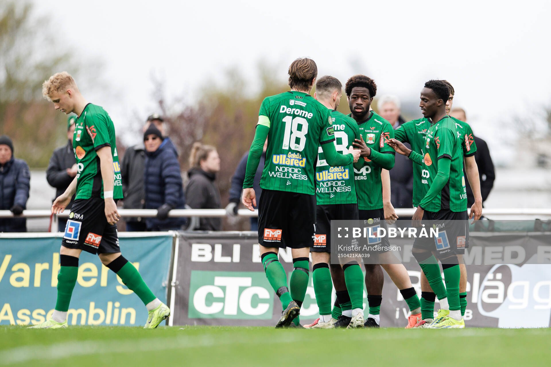 Varbergs Kevin Appiah Nyarko jublar med laget