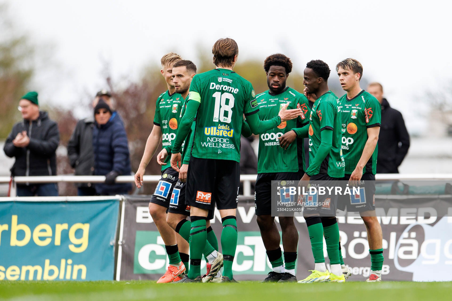 Varbergs Kevin Appiah Nyarko jublar med laget