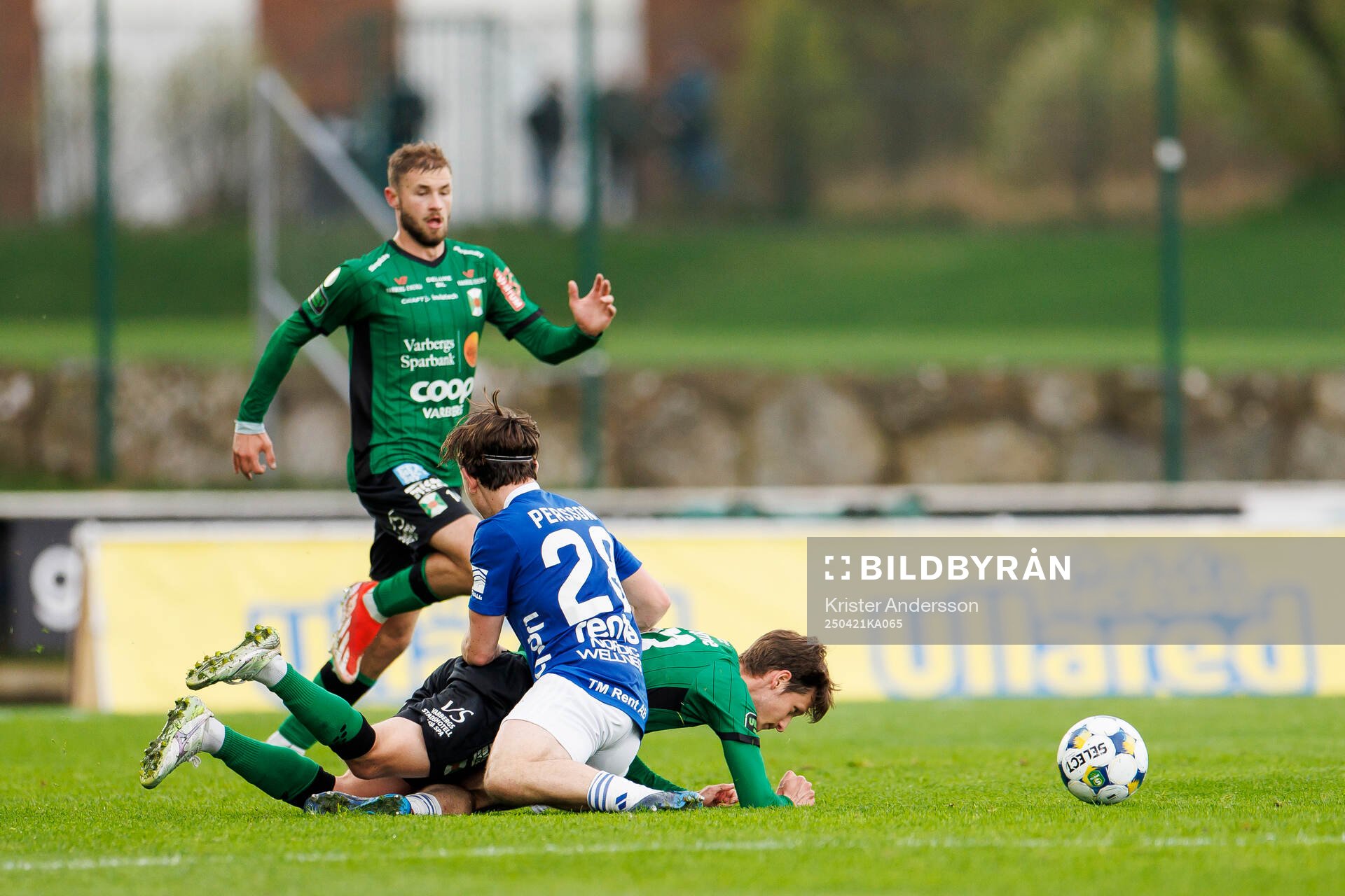 Umeå FCs Daniel Persson och Varbergs Olle Edlund