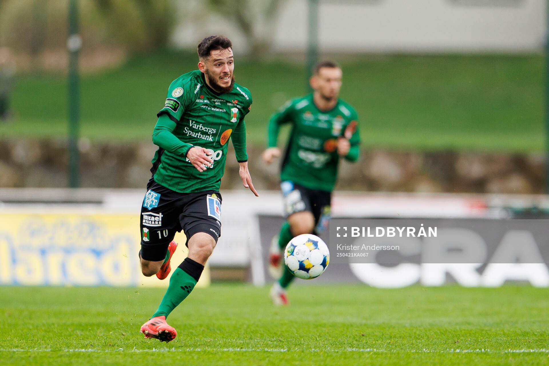 Varbergs Laorent Shabani under fotbollsmatchen i Superettan mellan Varberg och Umeå FC den 21 april 2025 i Varberg. 