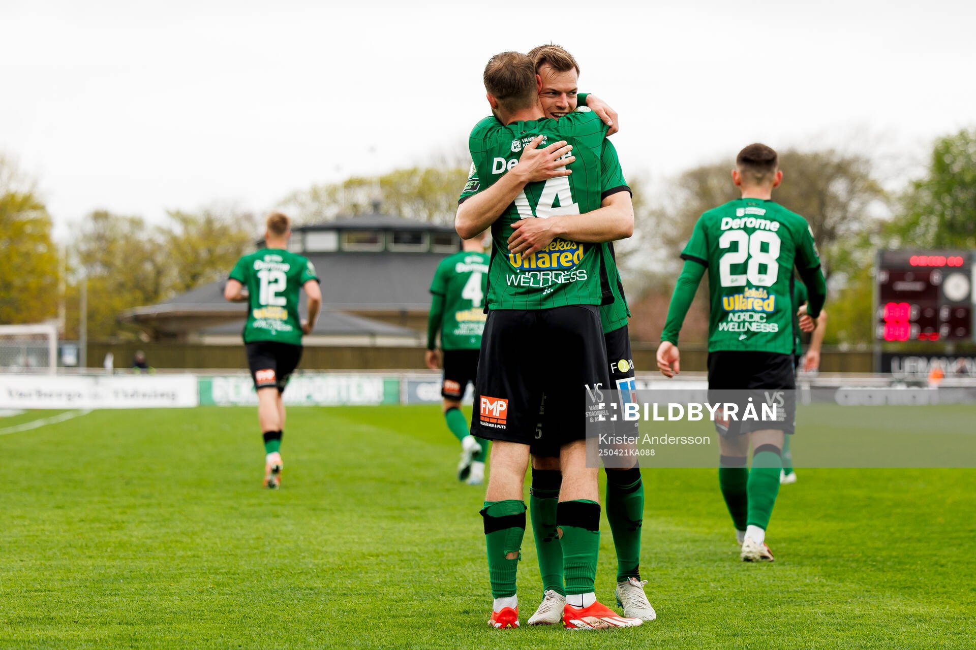 Varbergs Oliver Alfonsi och Albin Winbo jublar