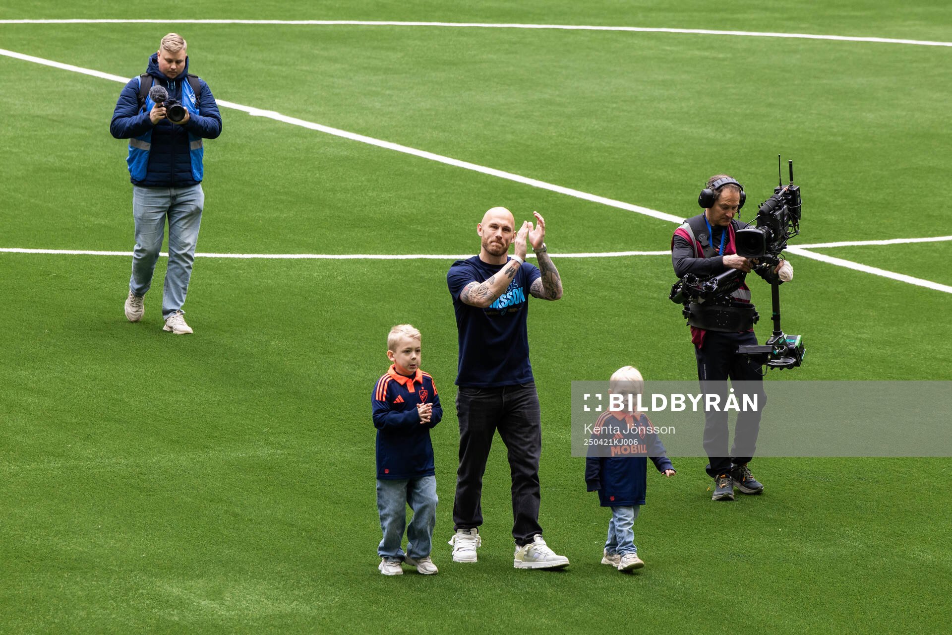 Magnus Eriksson tackas av
