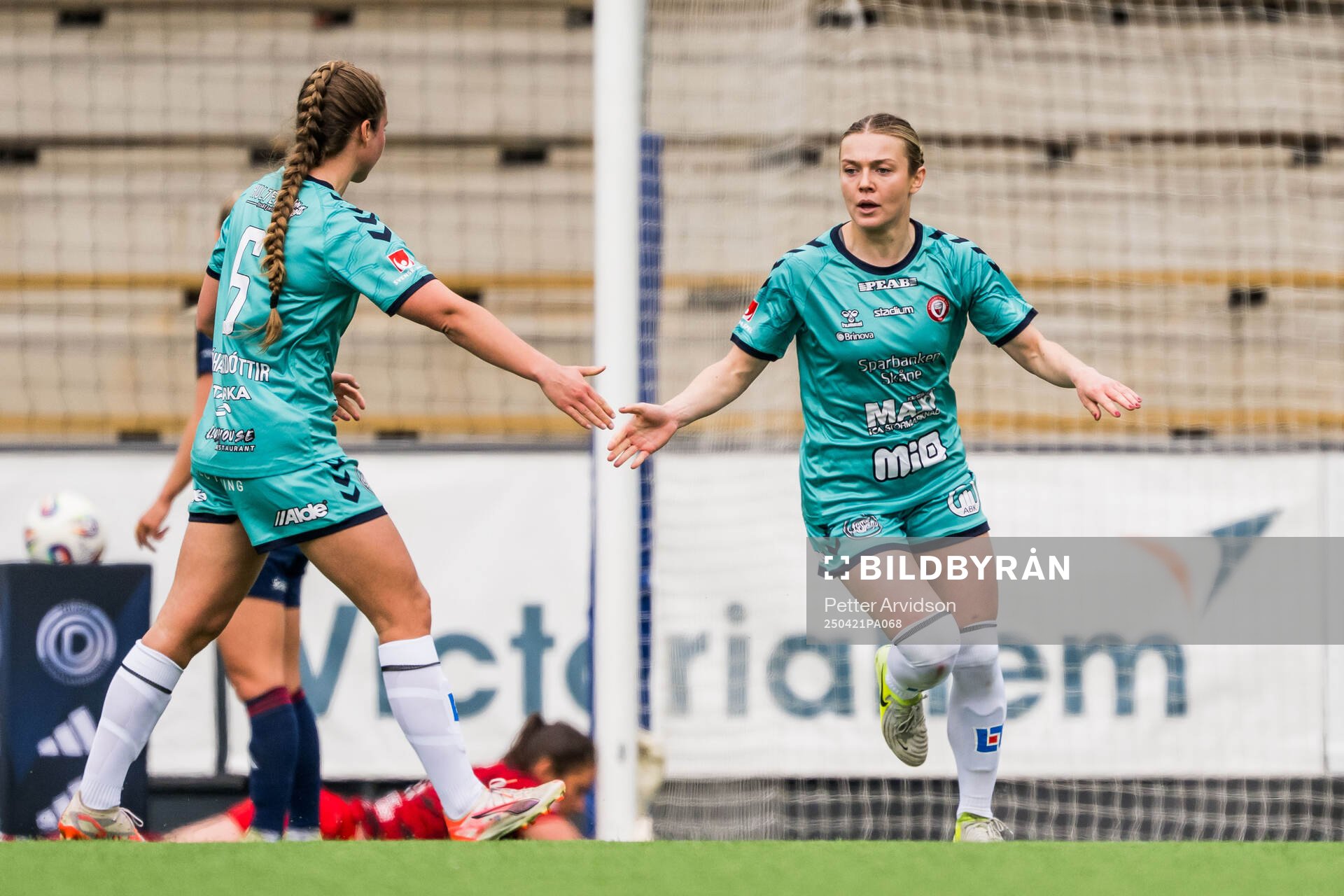 Kristianstads Remy Siemsen och Beata Olsson jublar