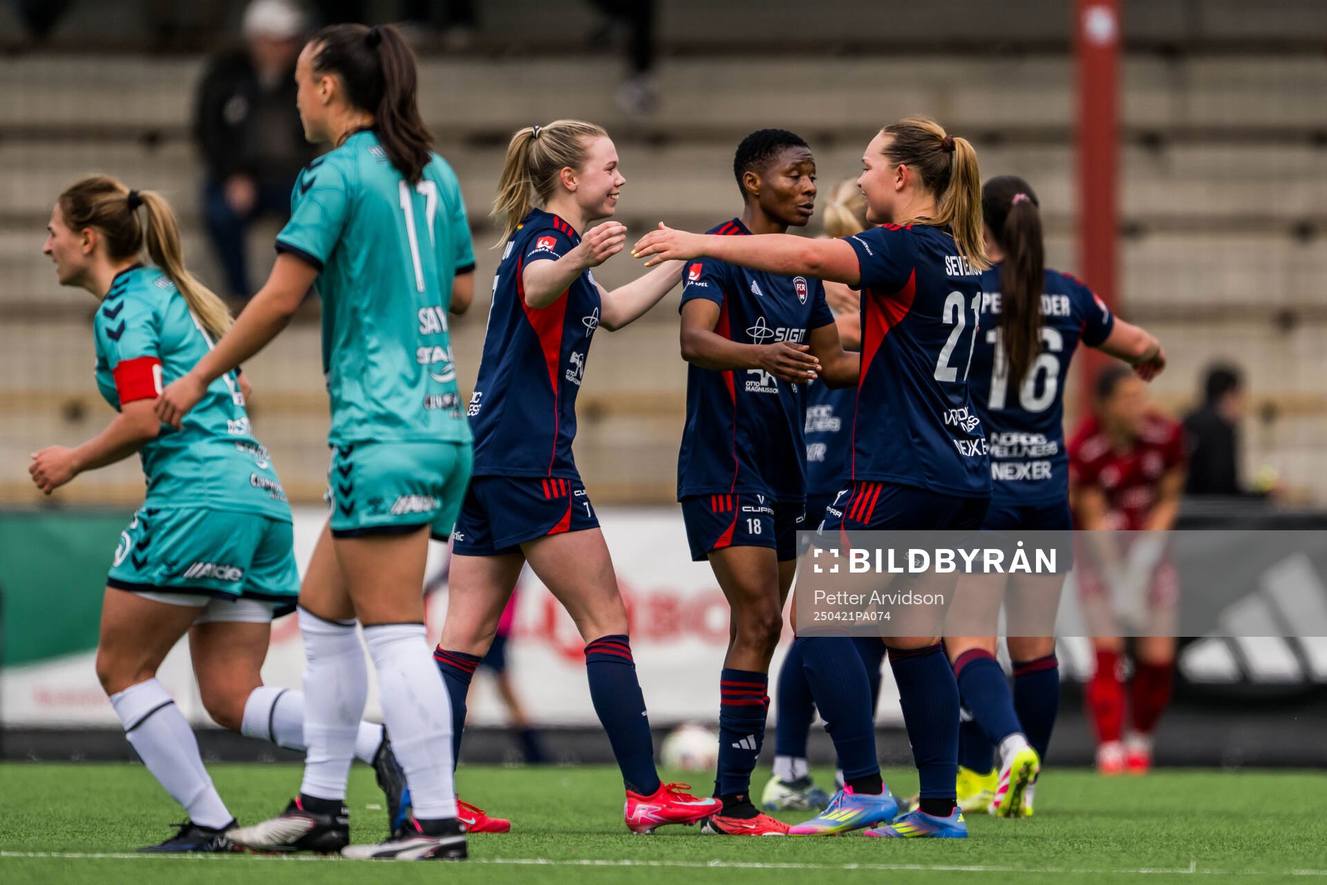 Rosengårds Bea Sprung, Halimatu Ayinde och Oona Sevenius
