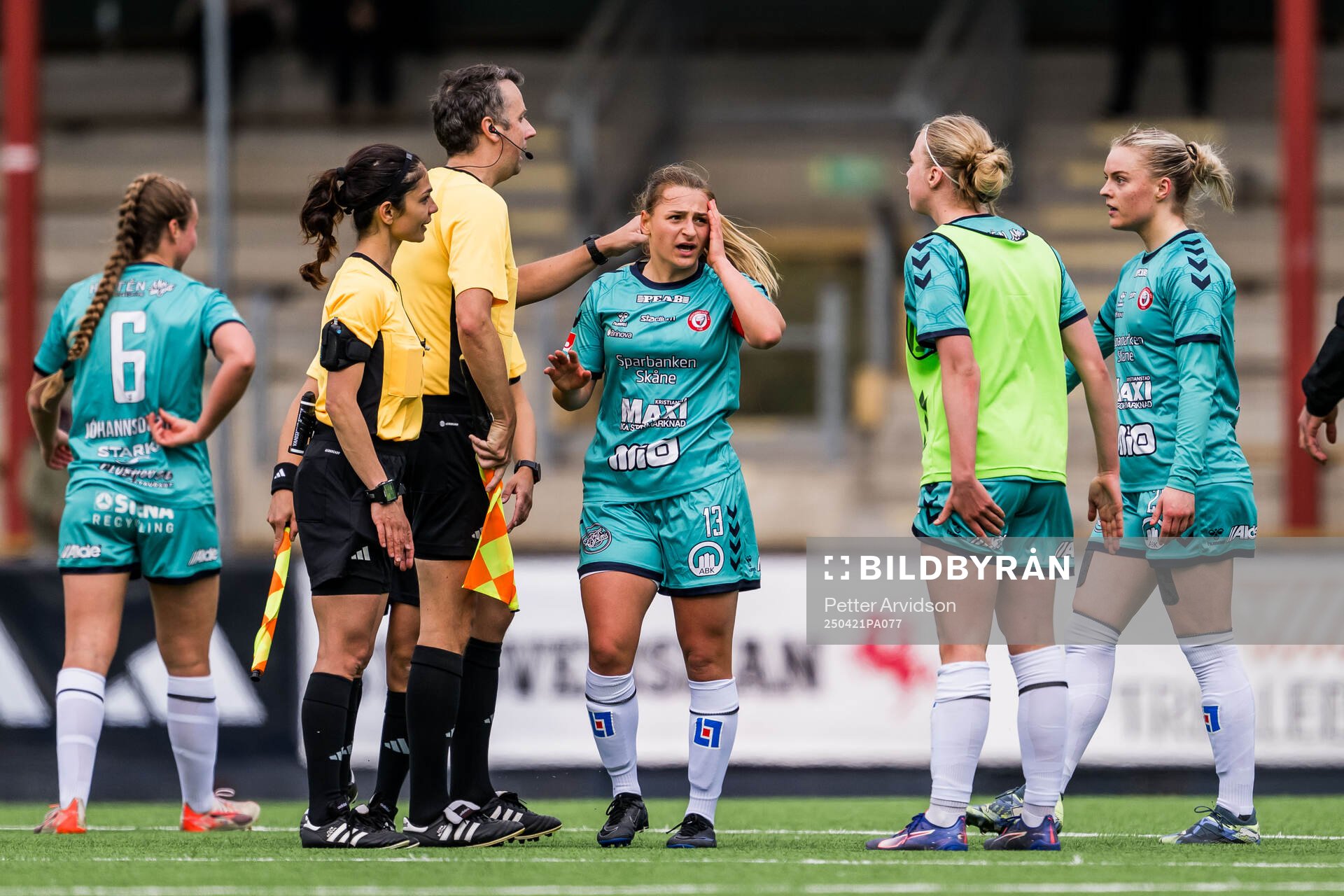 Domare Maral Mirzai och Kristianstads Emma Petrovic, Katla