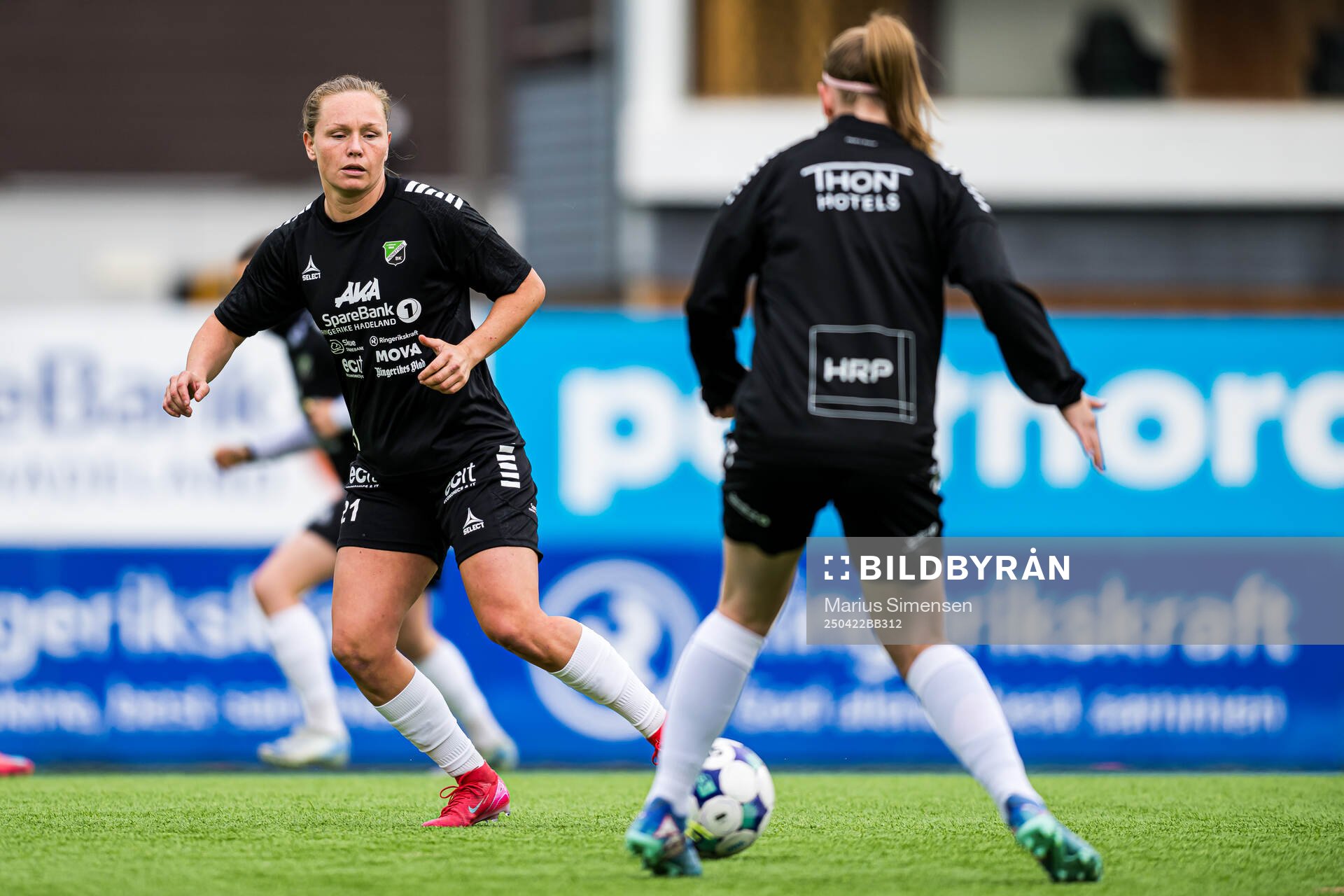 Silje Bekkåsen Nyhagen of Hønefoss warms up