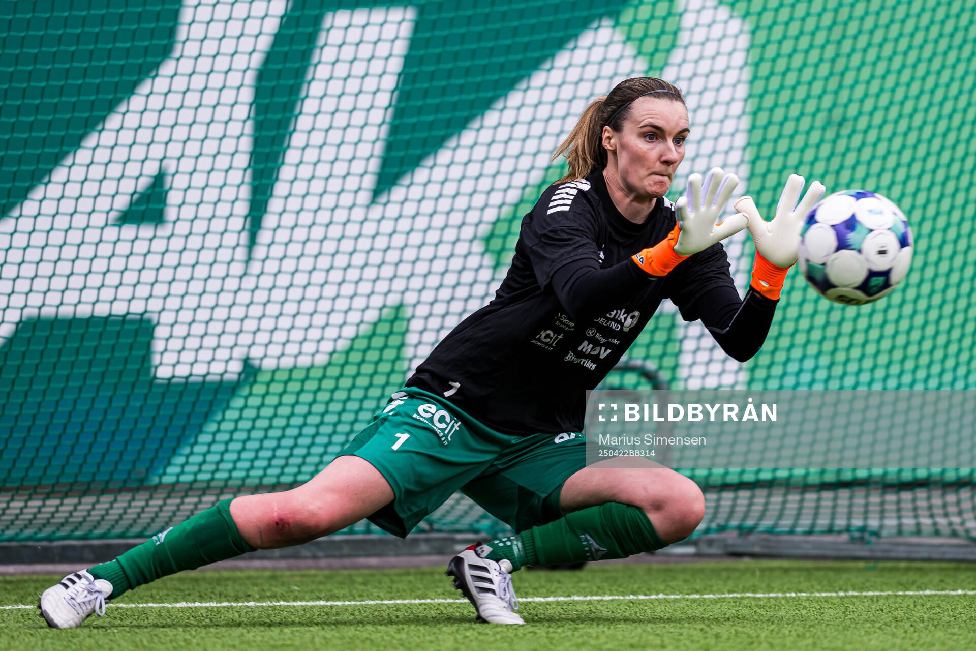 Siri Ervik of Hønefoss warms up