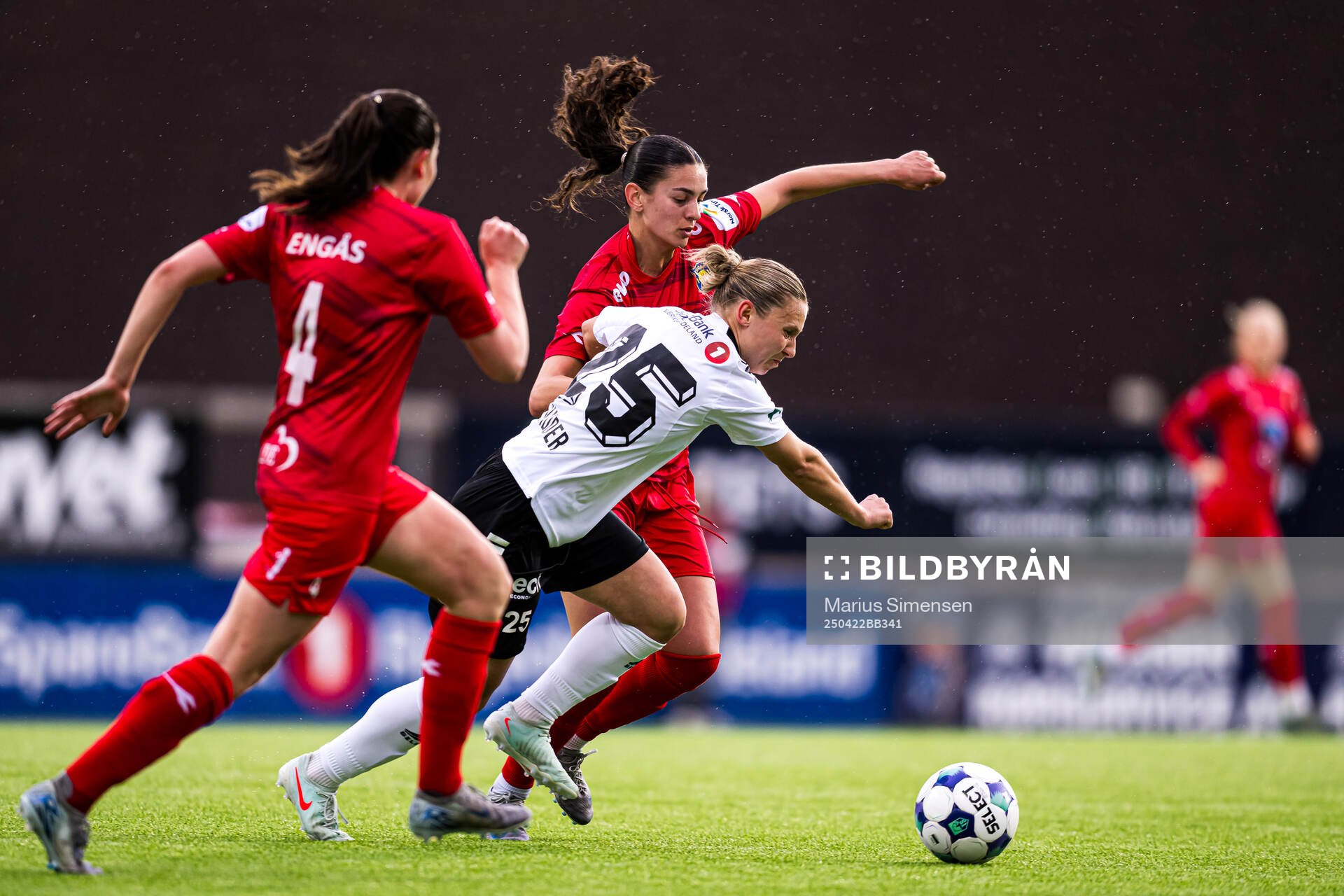 Inger Vadder Sandland of Hønefoss and Ida Hasselgård of