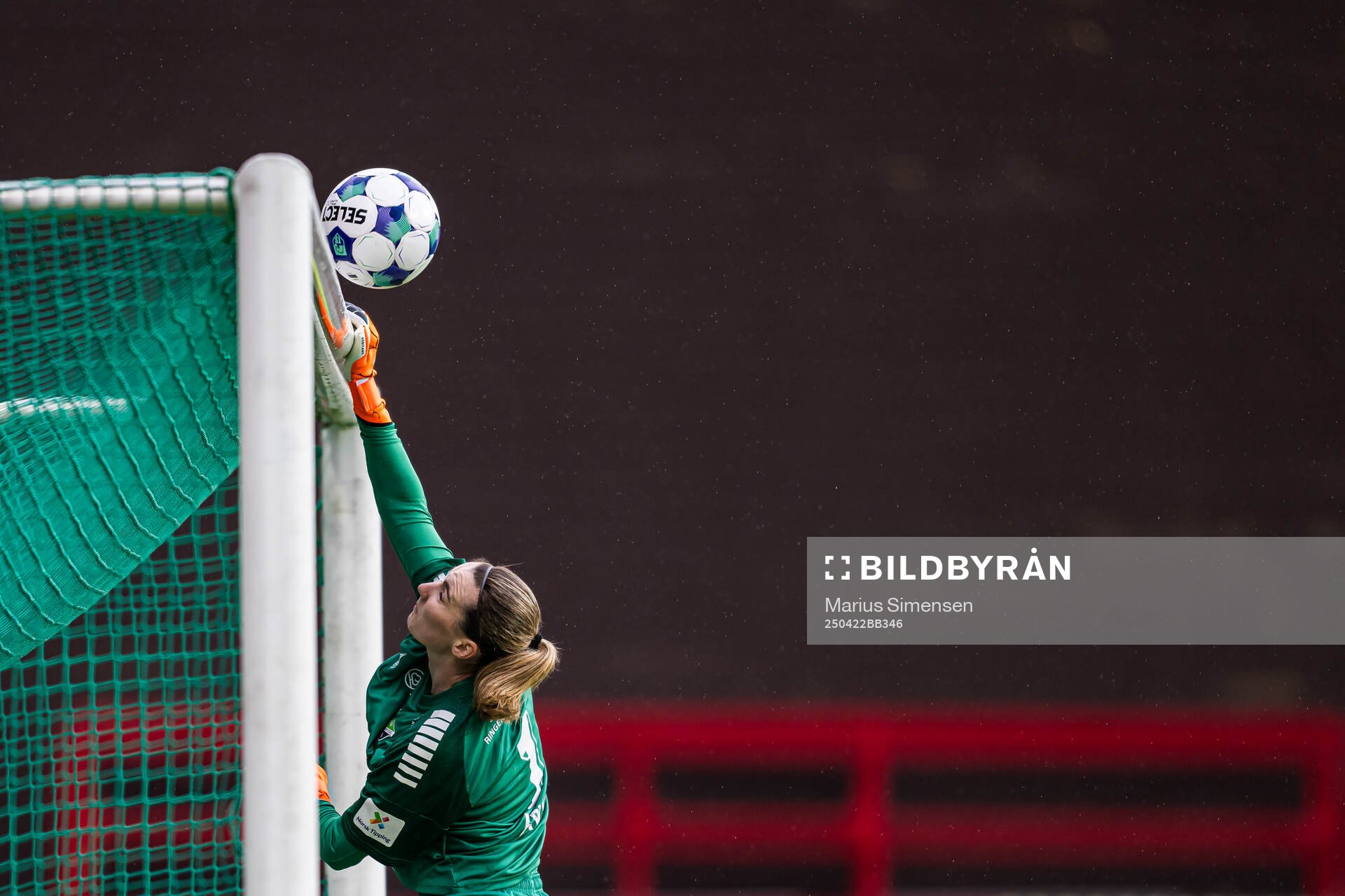 Siri Ervik of Hønefoss during the Toppserien football match between Hønefoss and Røa on April 22, 2025 in Hønefoss.
