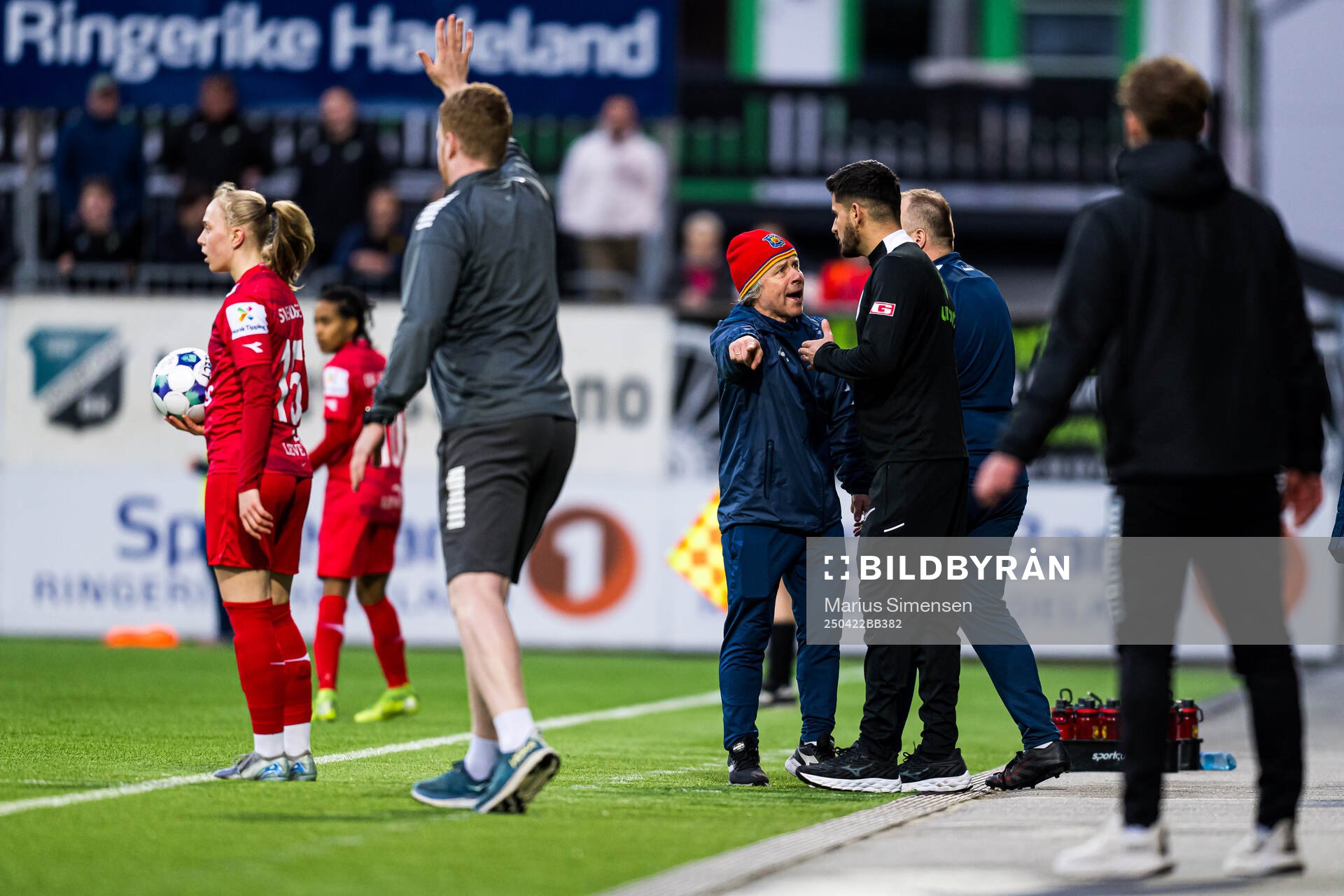 Geir Nordby, head coach of Røa, reacts