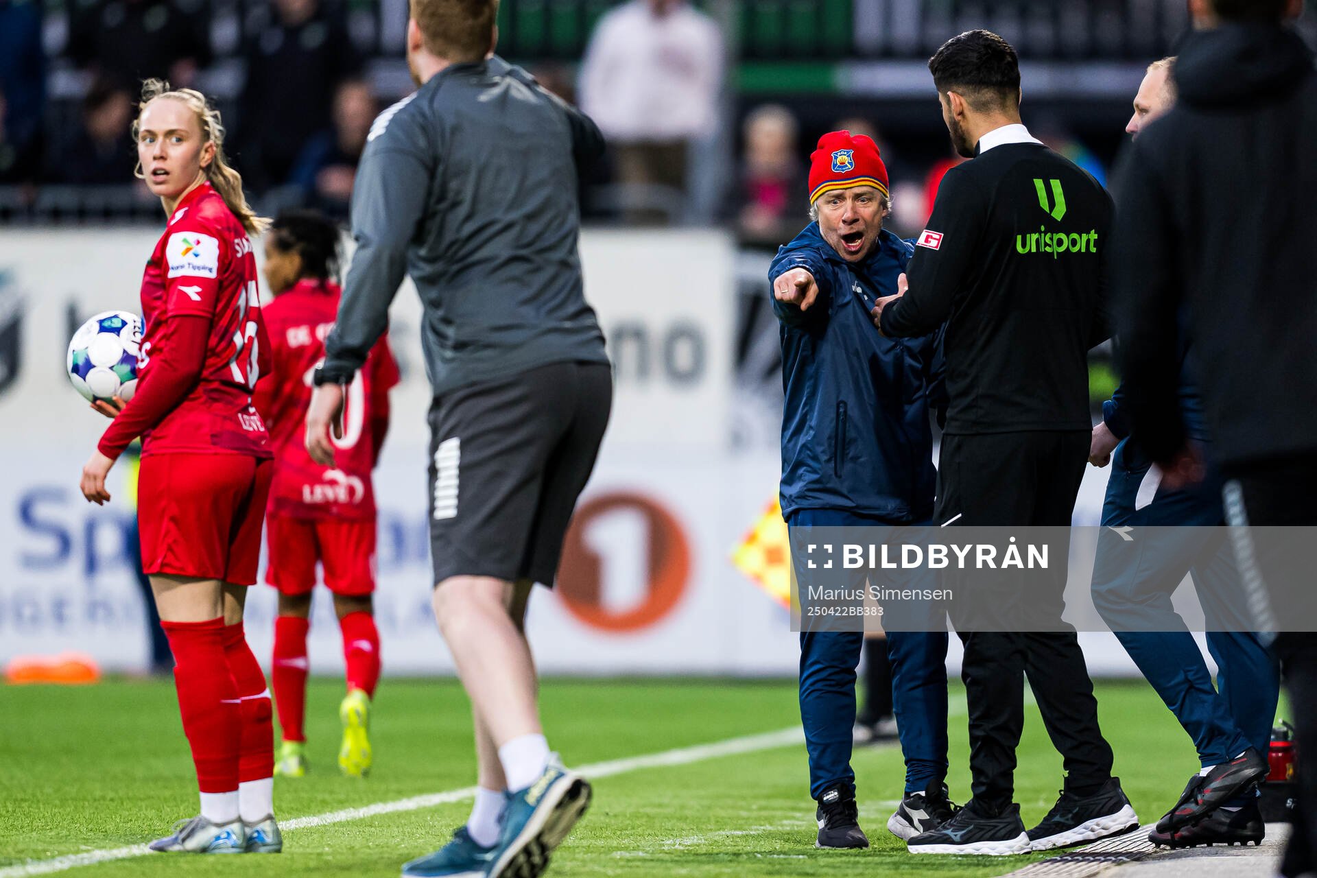 Geir Nordby, head coach of Røa, reacts